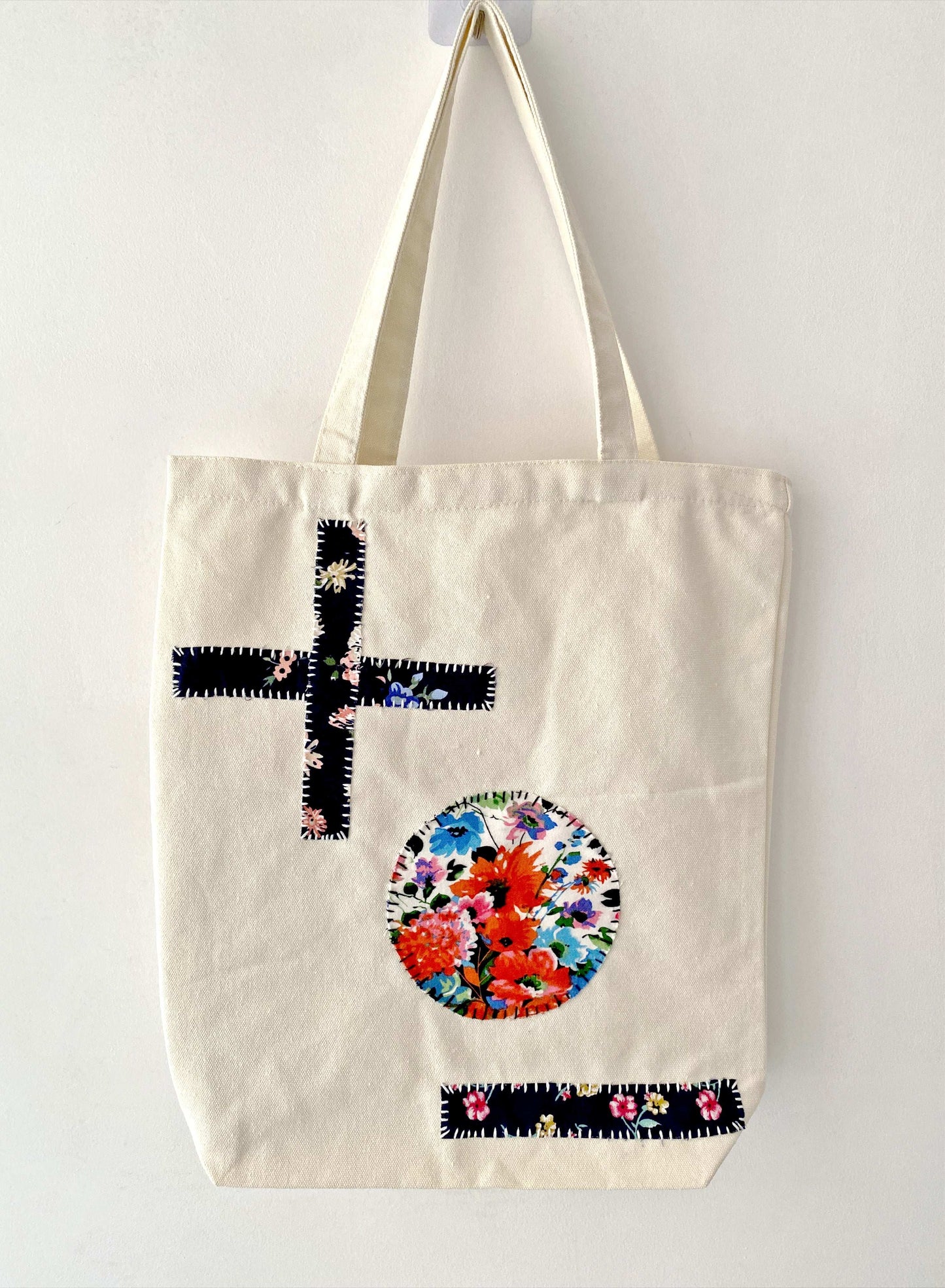 Artistic DIY Canvas Shoulder Bag For Women Who Value Sustainability