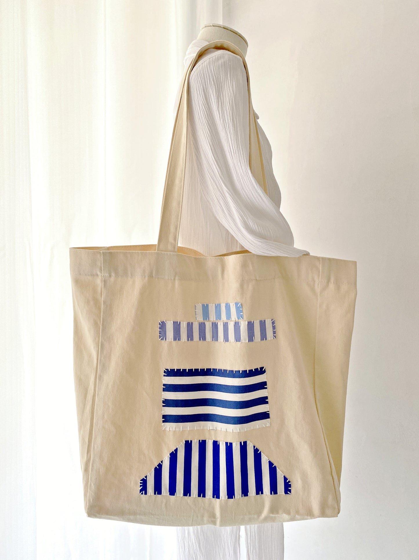 Handmade bag with removable DIY patch panels