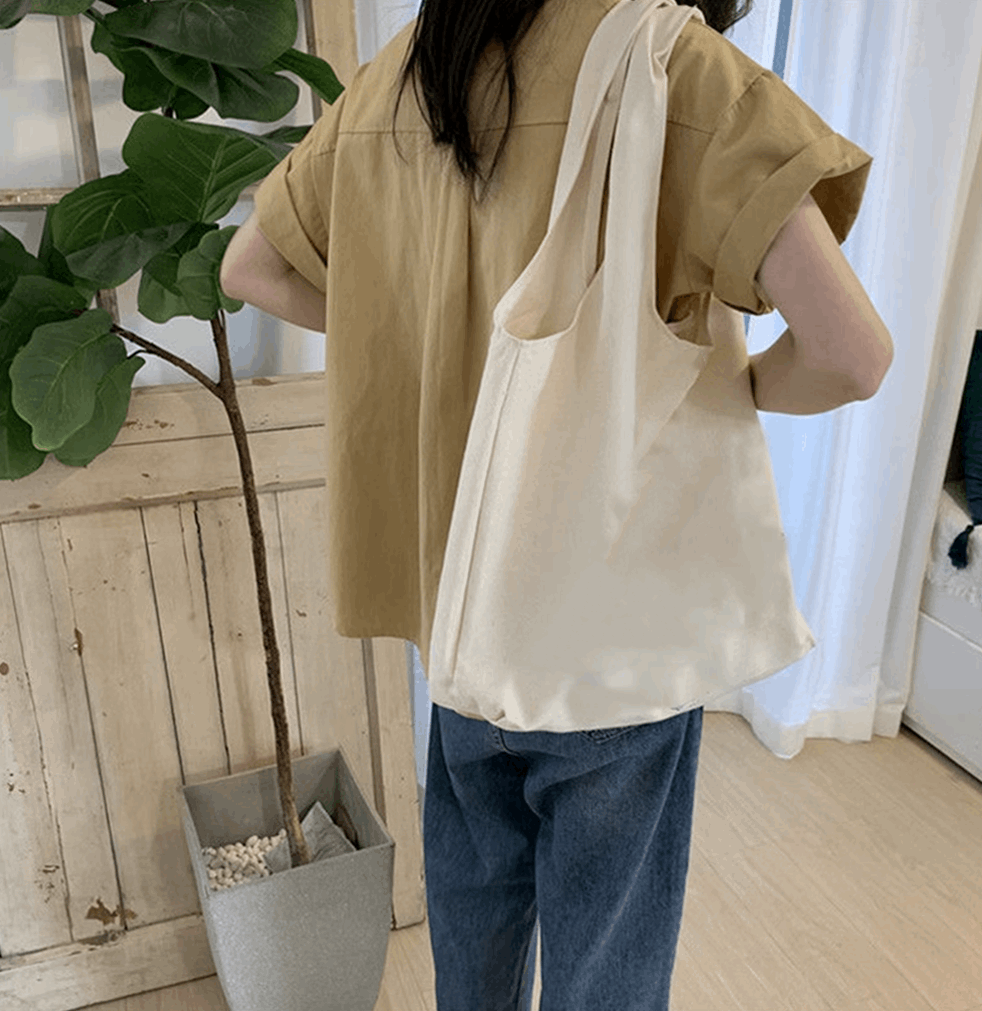 Large Capacity Hand-Sewn Canvas Bag with Custom Patchwork Design for Practical and Stylish Carrying