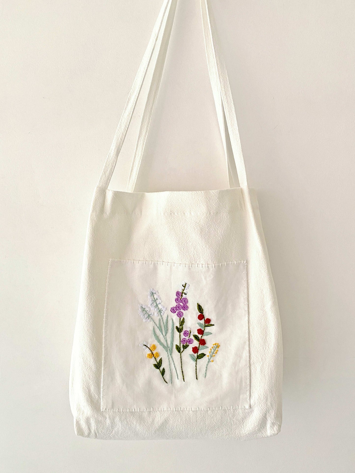Sustainable Soft Linen Shoulder Bag Featuring DIY Floral Embroidery Design
