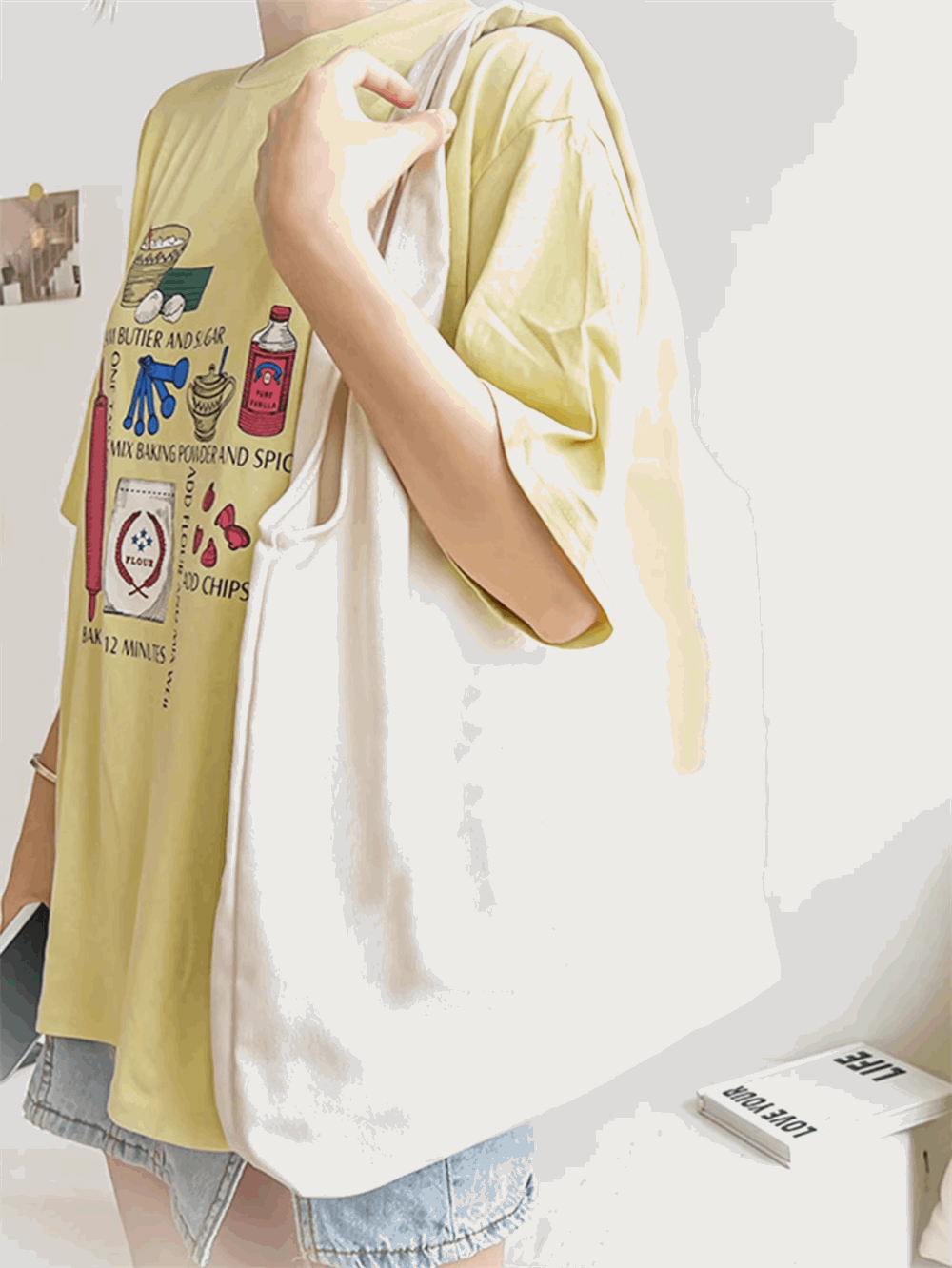Personalized Design Handmade Patchwork Canvas Tote Bag with Hand-Stitched Details for Daily Use