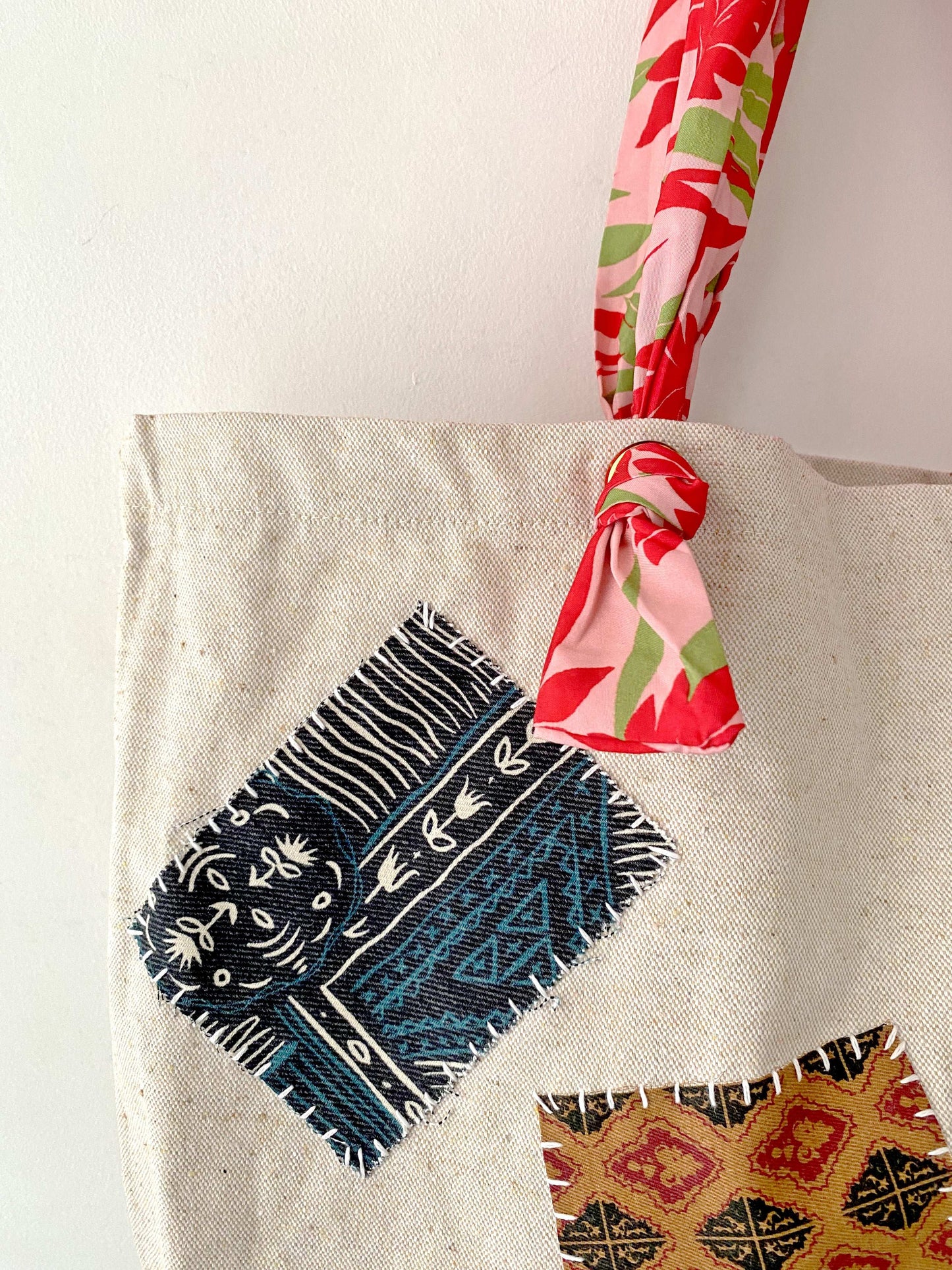 Artistic Patchwork Shoulder Bag For Fashion Influencers
