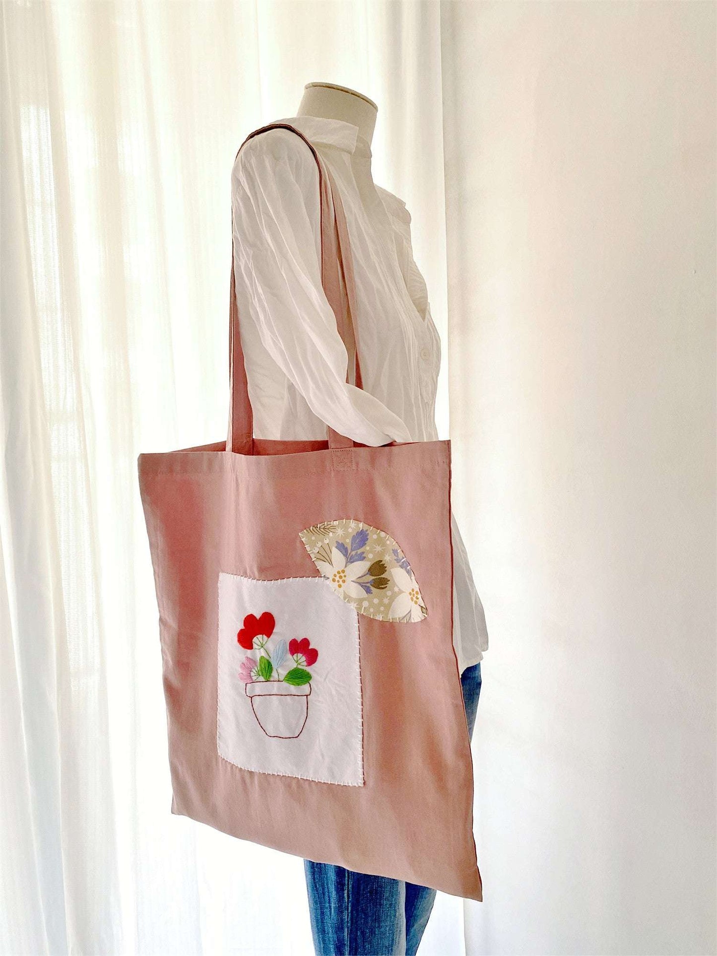 Minimalist Embroidered Shoulder Bag Made of Ultra-Soft Organic Cotton Fabric