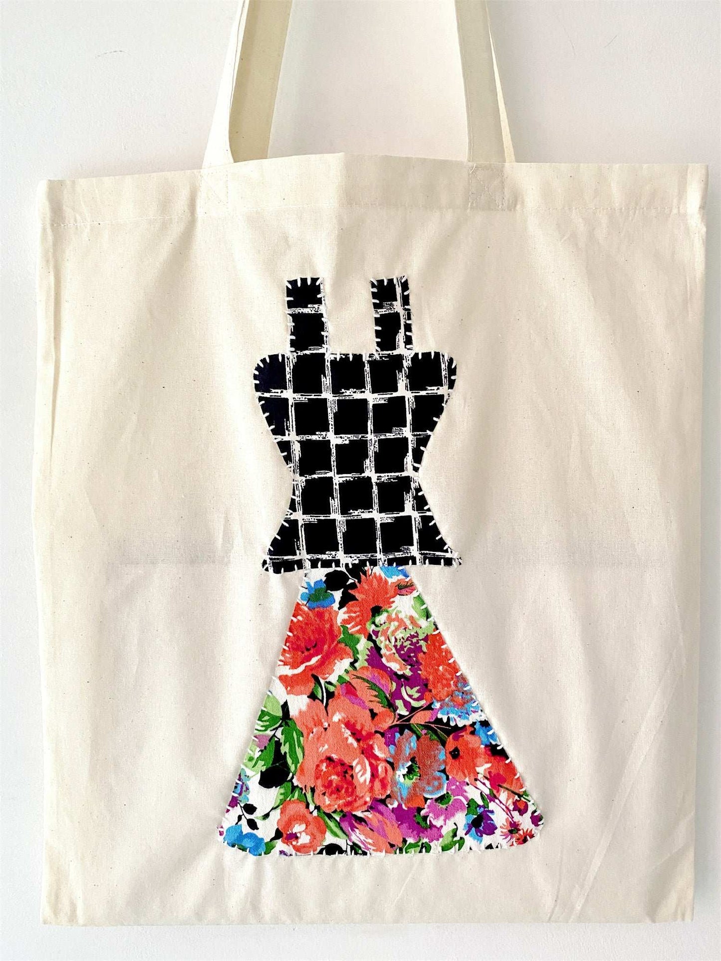 large women’s tote bag with ultra lightweight material for casual outfits