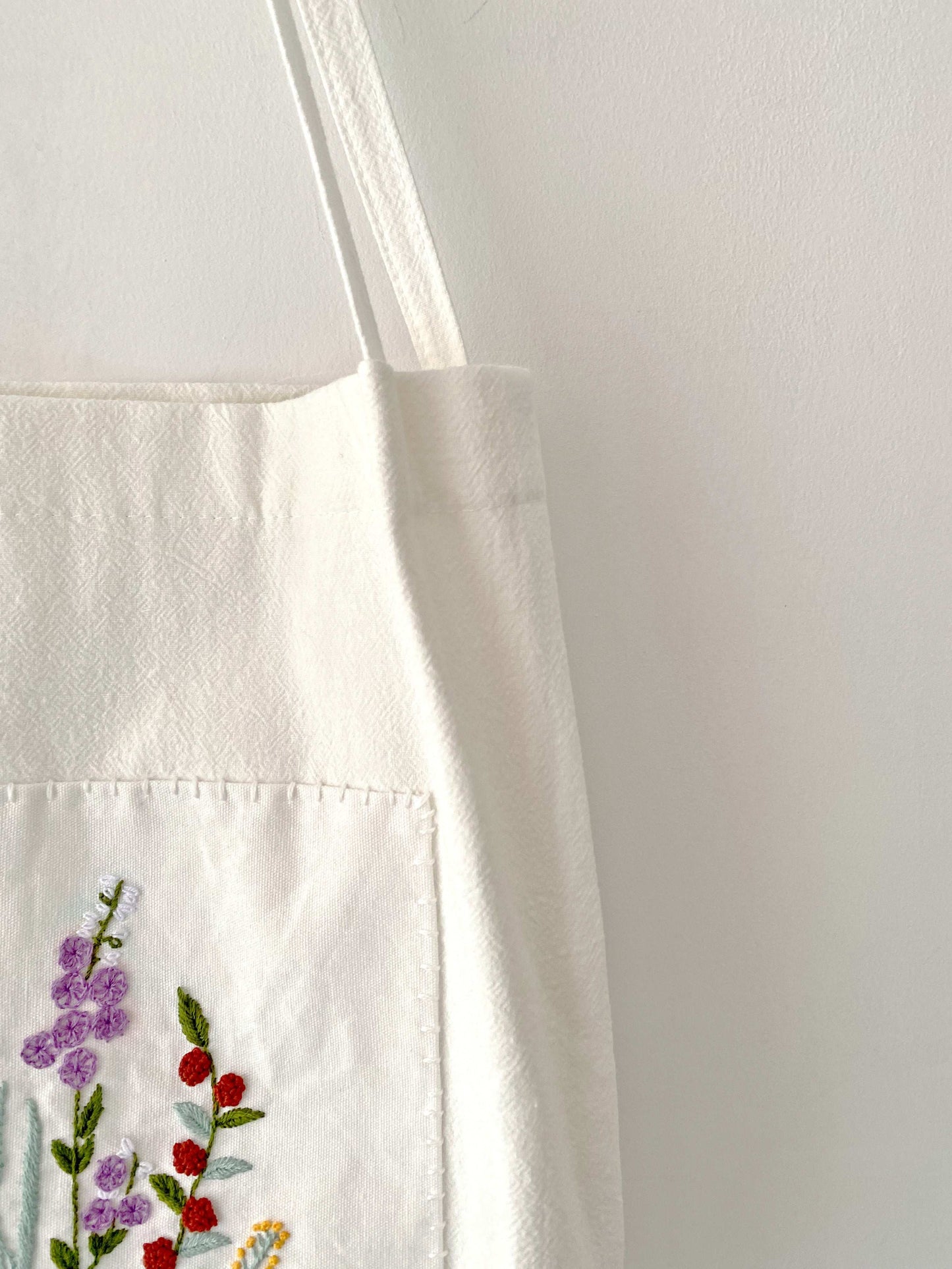 Stylish and Functional Handcrafted Linen Bucket Bag for Travel