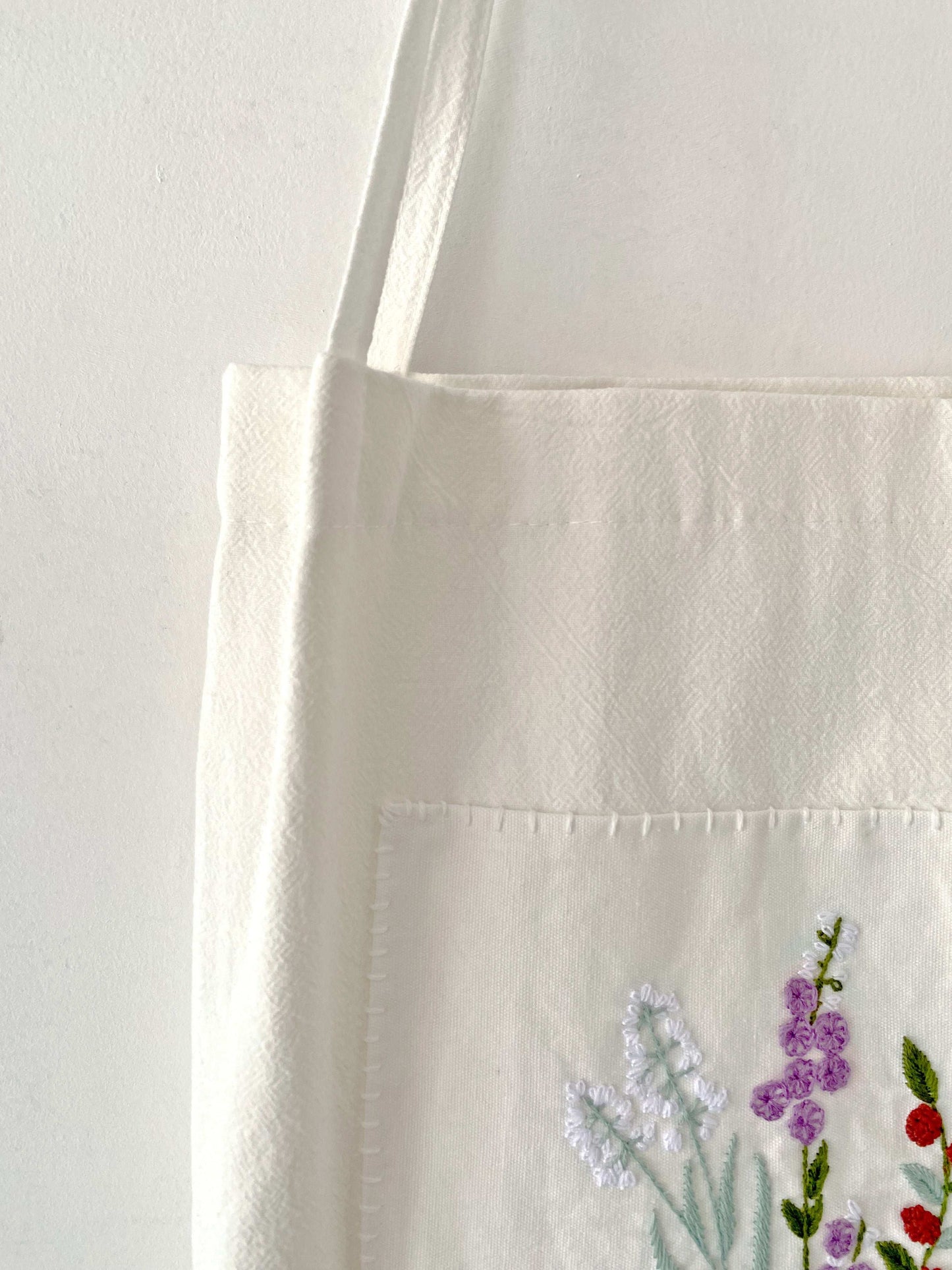 Minimalist Yet Artistic Embroidered Linen Purse for Everyday