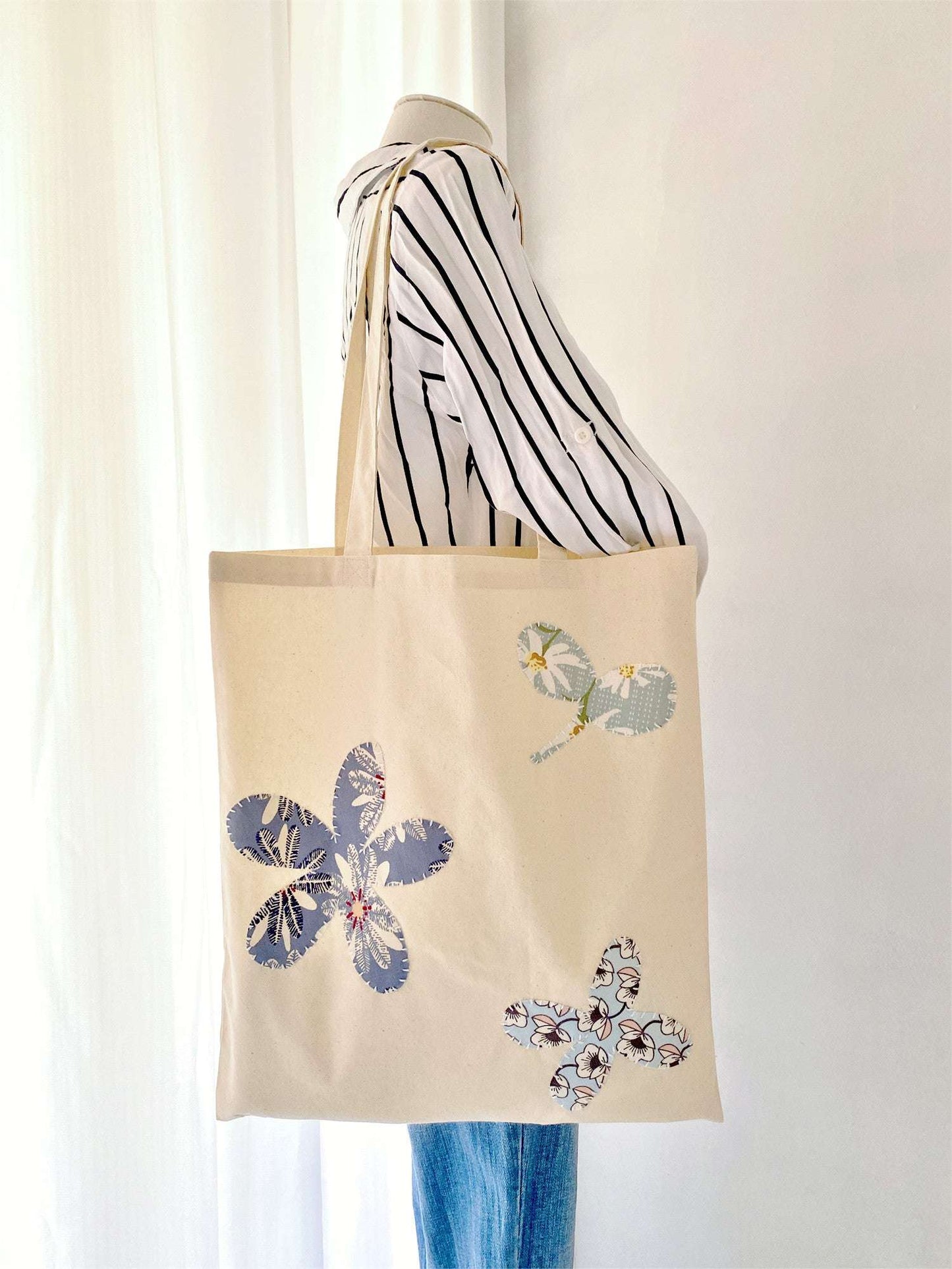 women’s everyday shoulder bag with large capacity for essentials