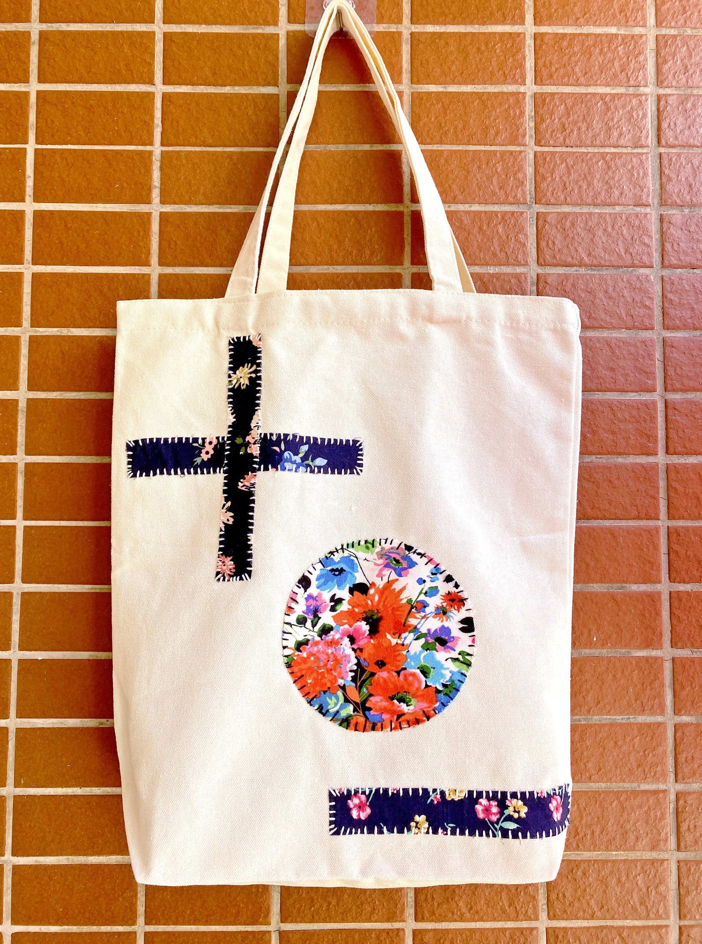 Gift ideas for craft lovers: DIY stitched cotton canvas shoulder bag