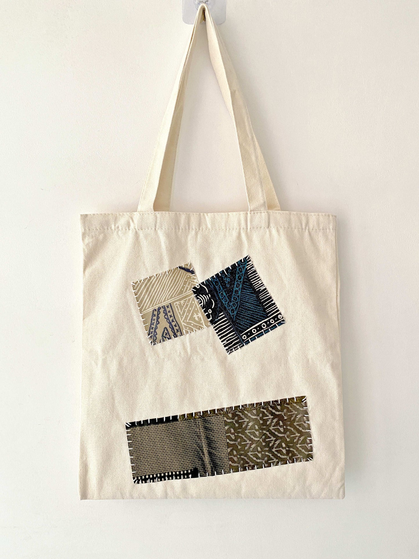 Unique gift for crafty women: DIY patchwork handbag