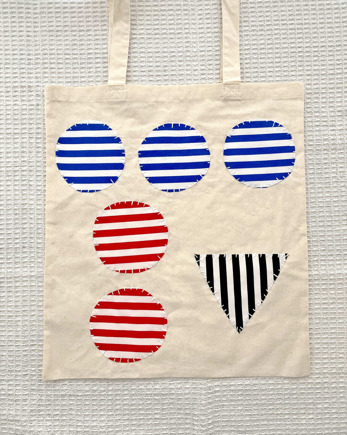 A well-designed handmade canvas bag