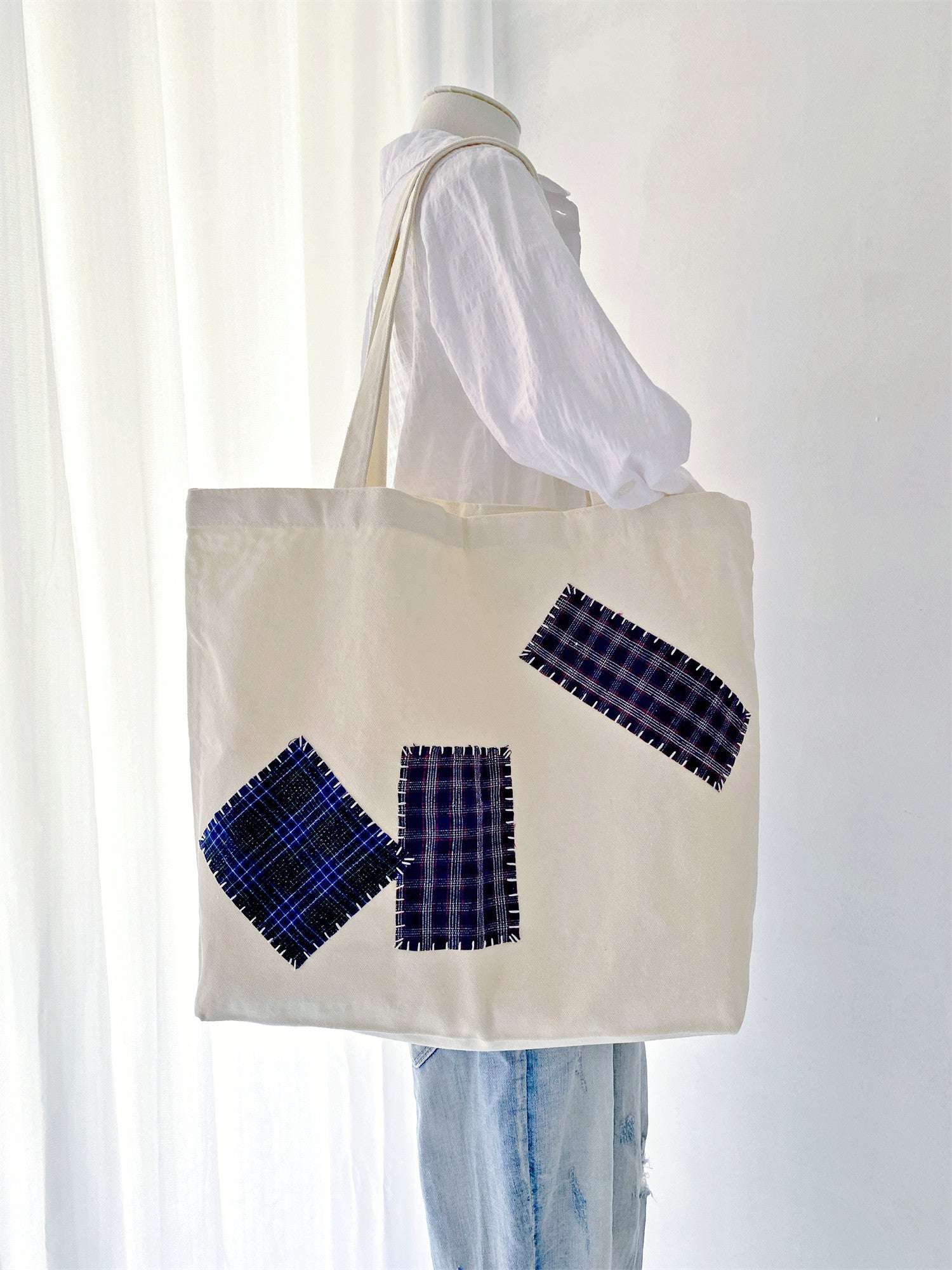 lightweight cotton canvas tote for daily essentials
