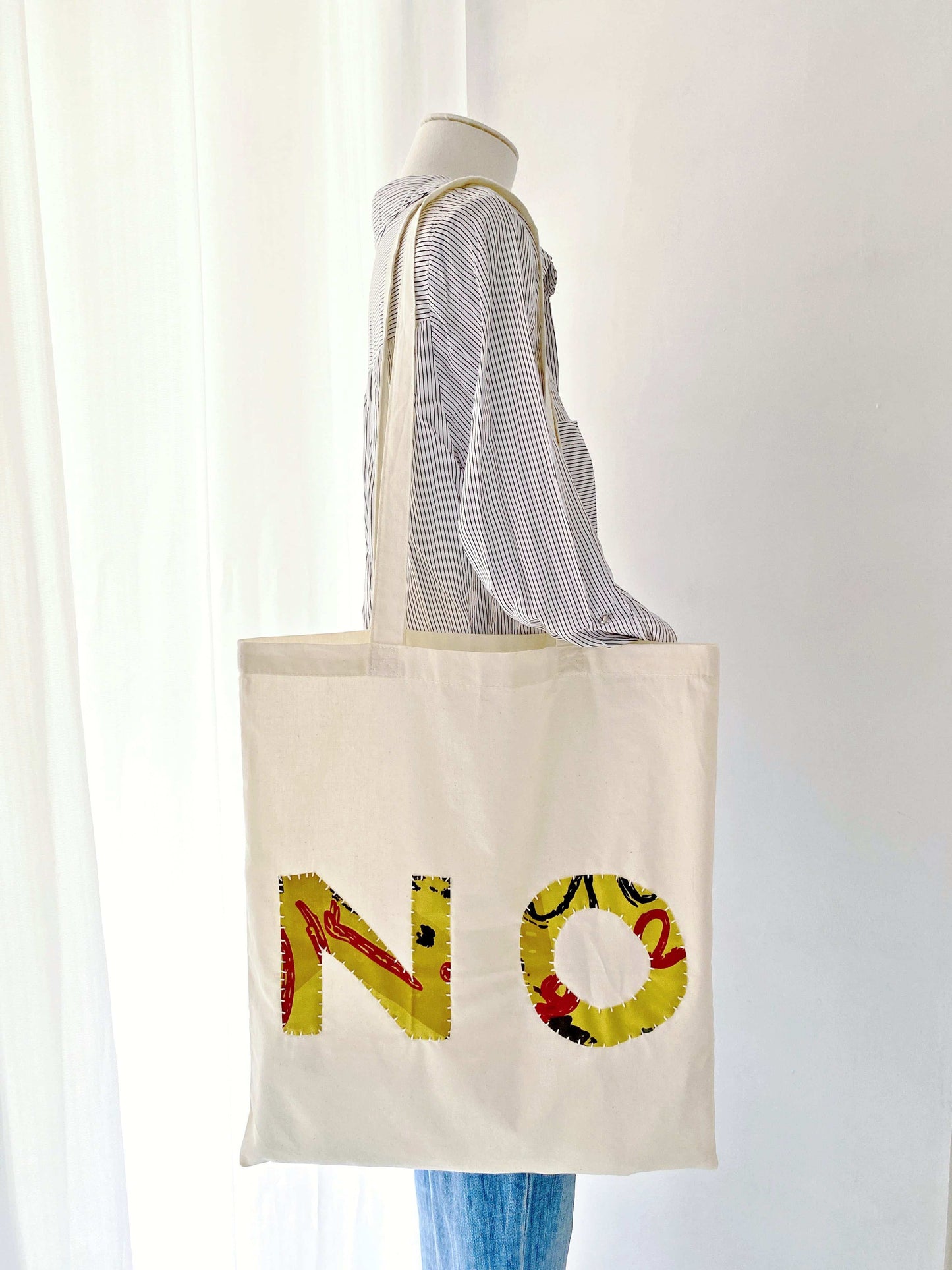 Spacious sustainable tote with relaxed hand-stitched details for effortless fashion