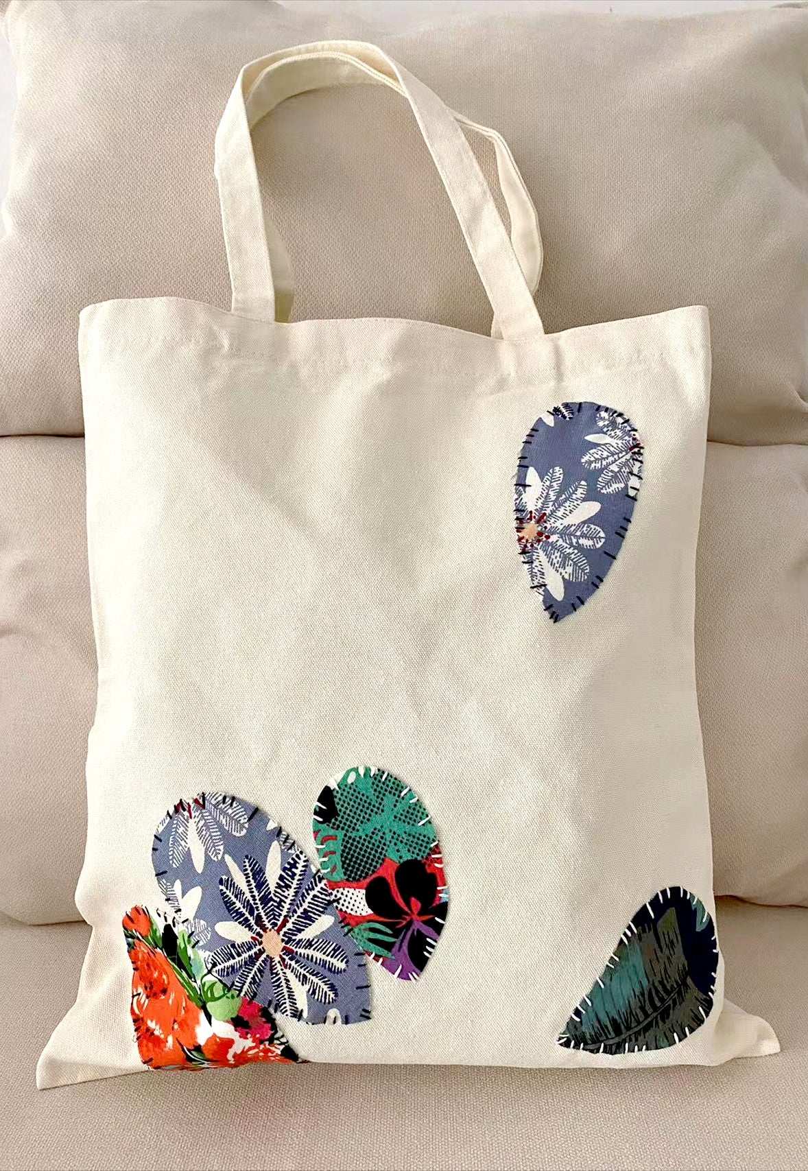 Cotton shoulder bag with artisanal patchwork