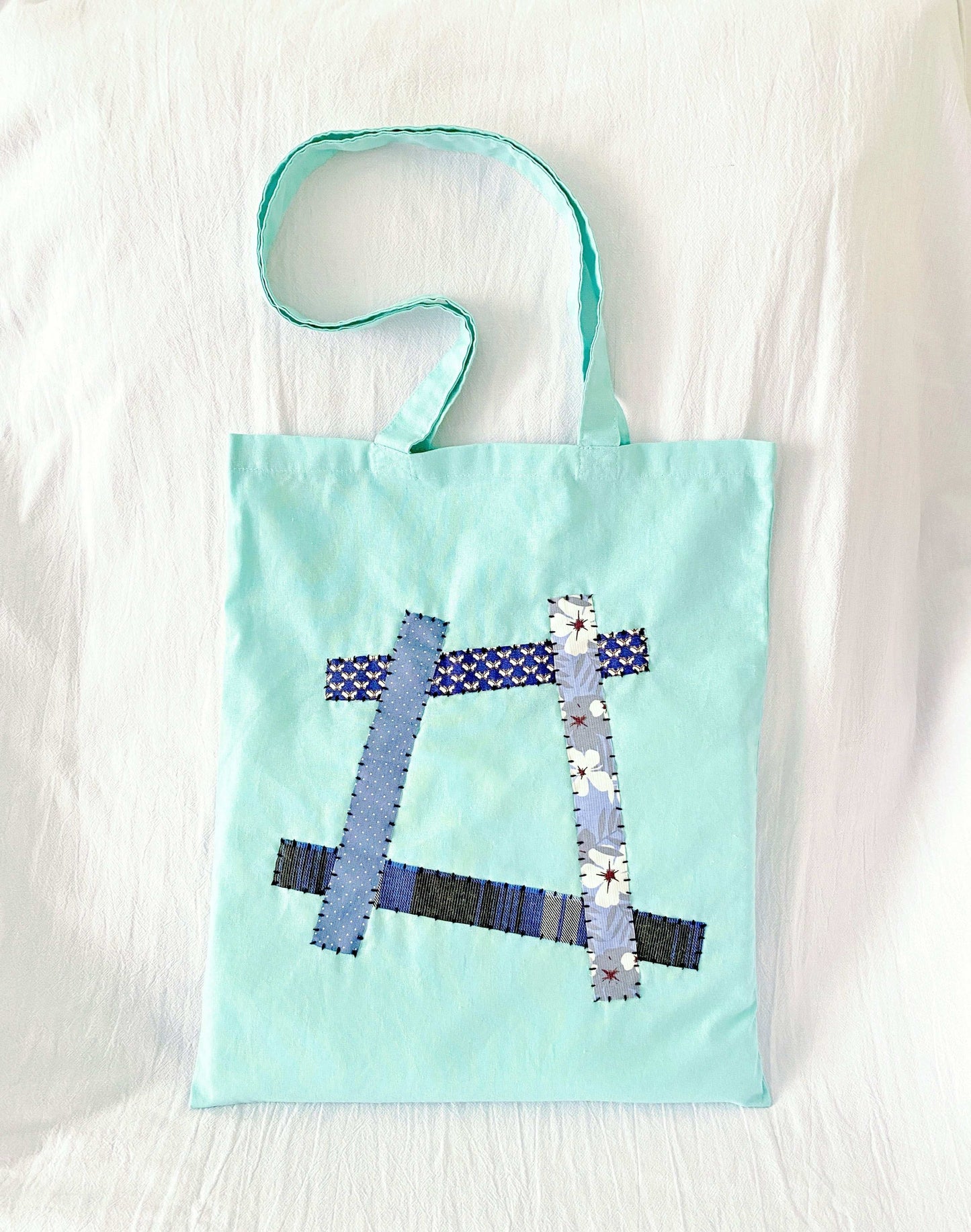 Large capacity cotton shoulder bag with a bohemian vibe from intricate patchwork details