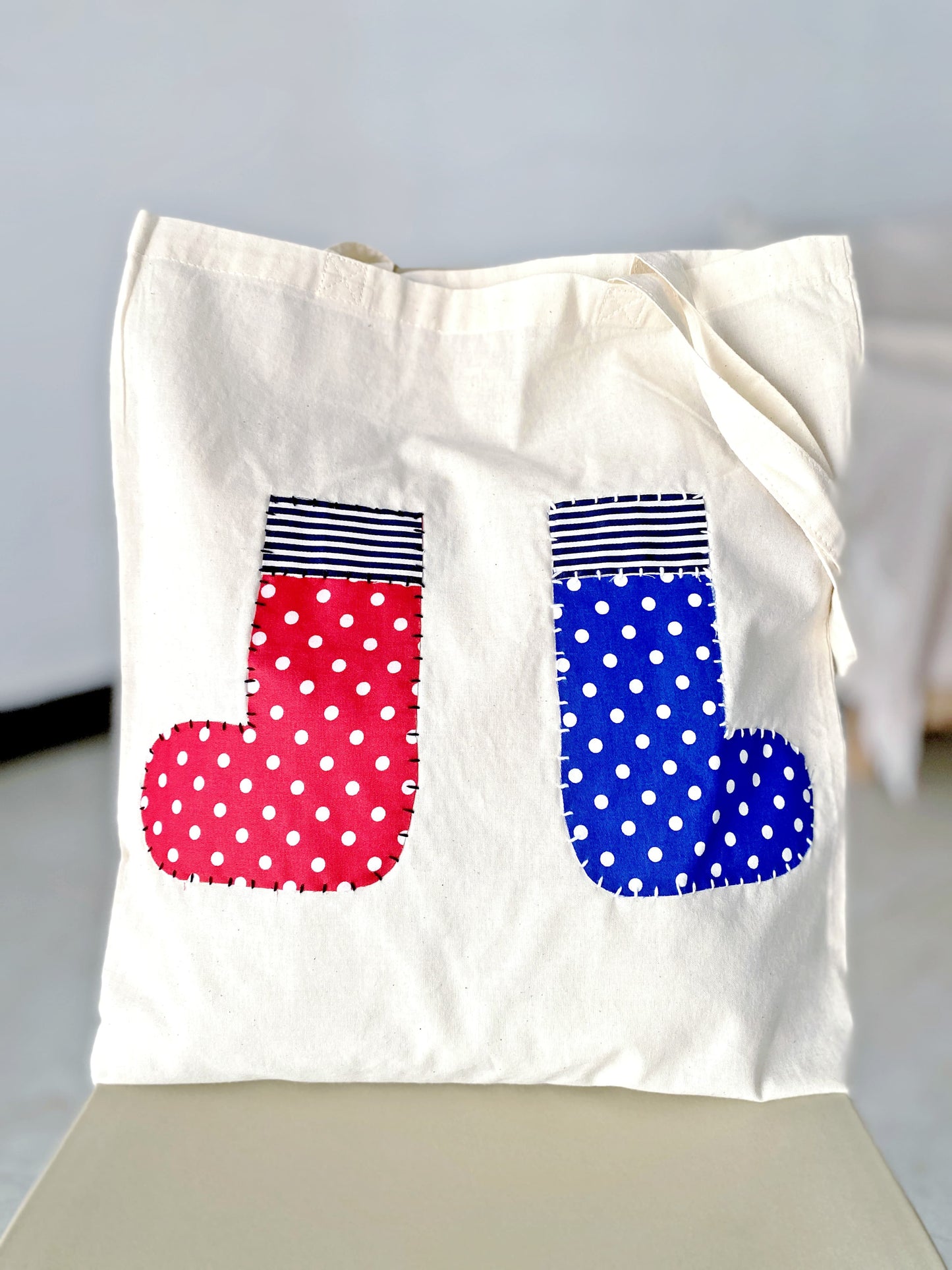 Relaxed chic fabric shoulder bag with handmade patchwork for women’s casual wear