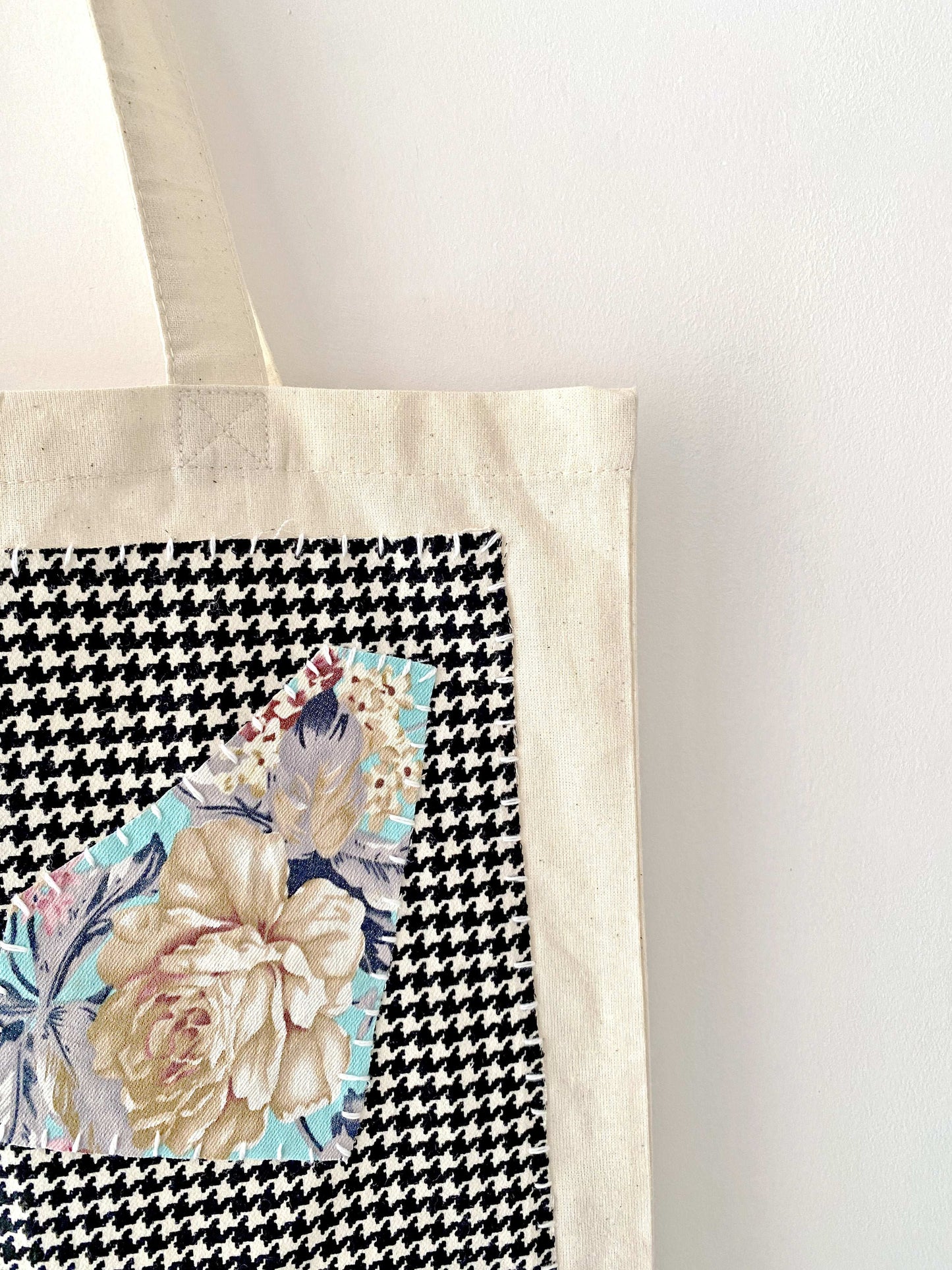 Creative patch bag for art lovers