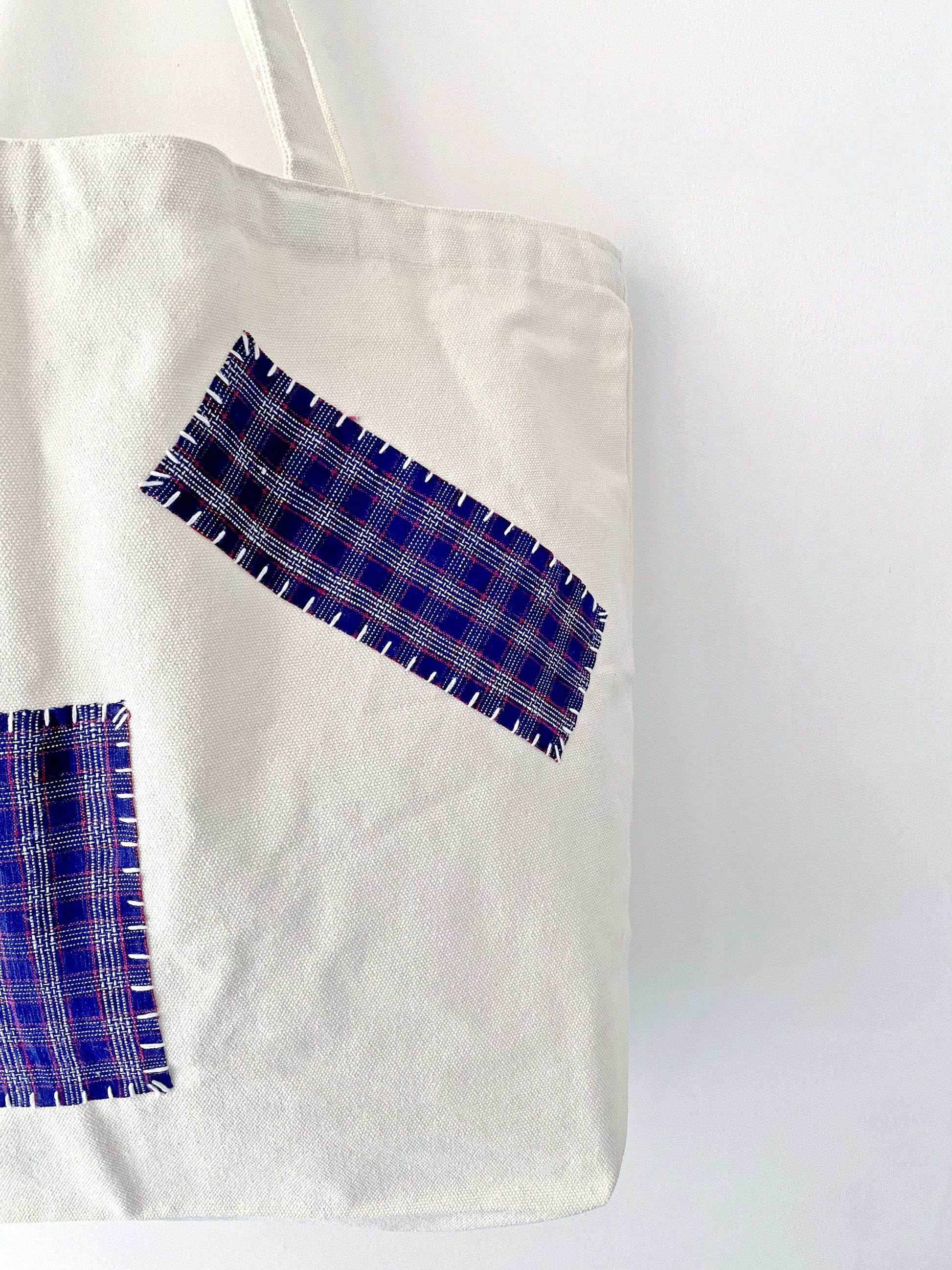 stylish everyday shoulder bag made of natural canvas