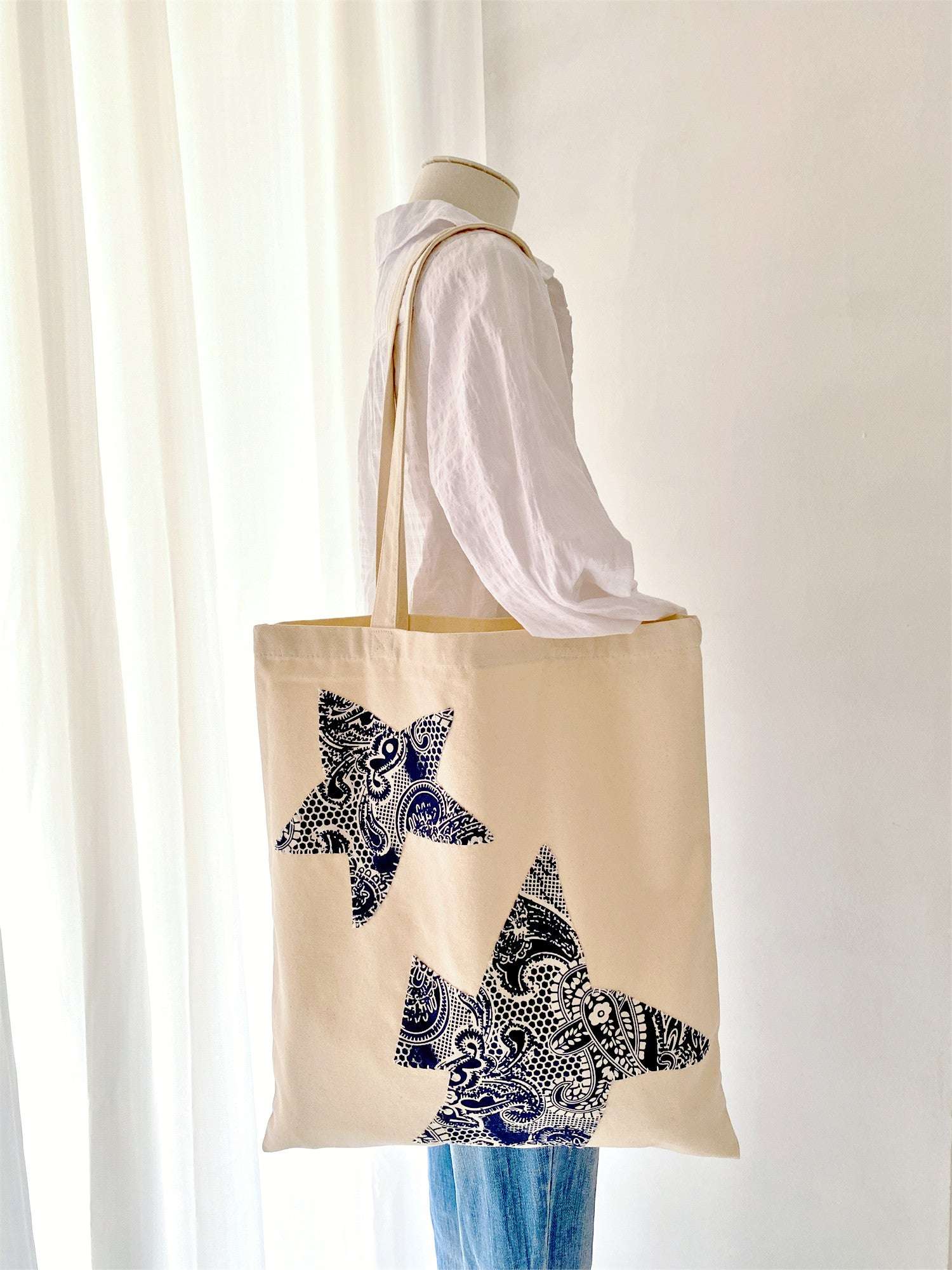 stylish large capacity tote bag for women casual streetwear outfit