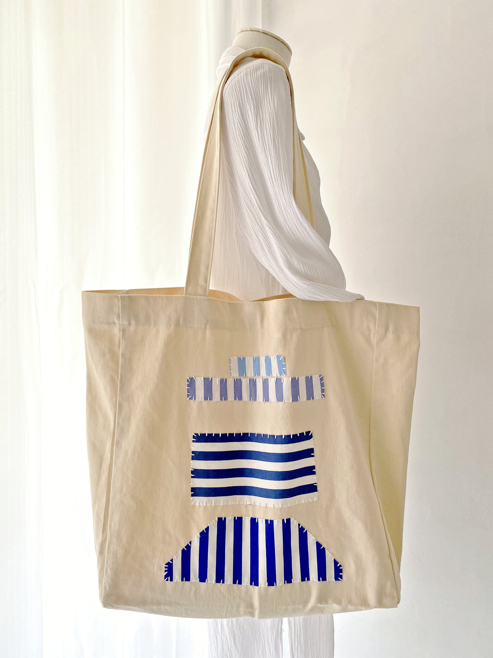 Handmade bag with removable DIY patch panels