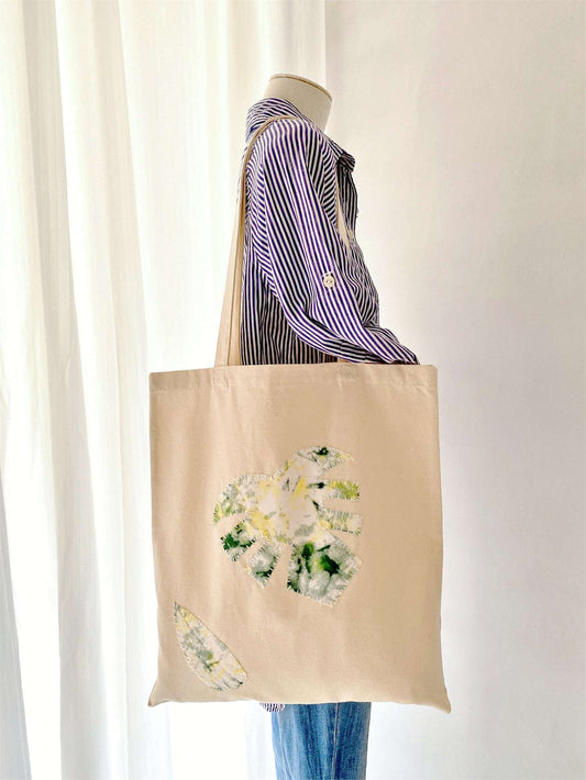 aesthetic large tote bag for women perfect for travel and leisure