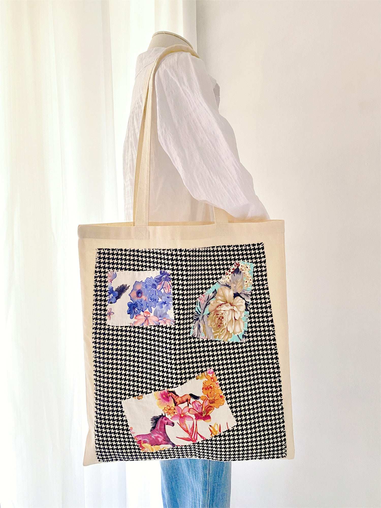 trendy women’s shoulder bag for daily commuting and errands