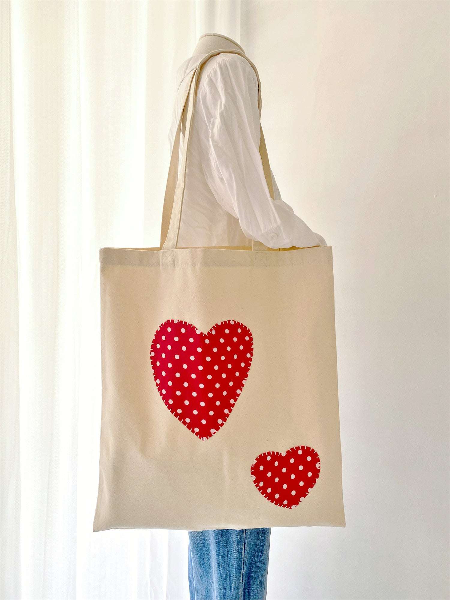 minimalist casual shoulder bag for women suitable for daily wear
