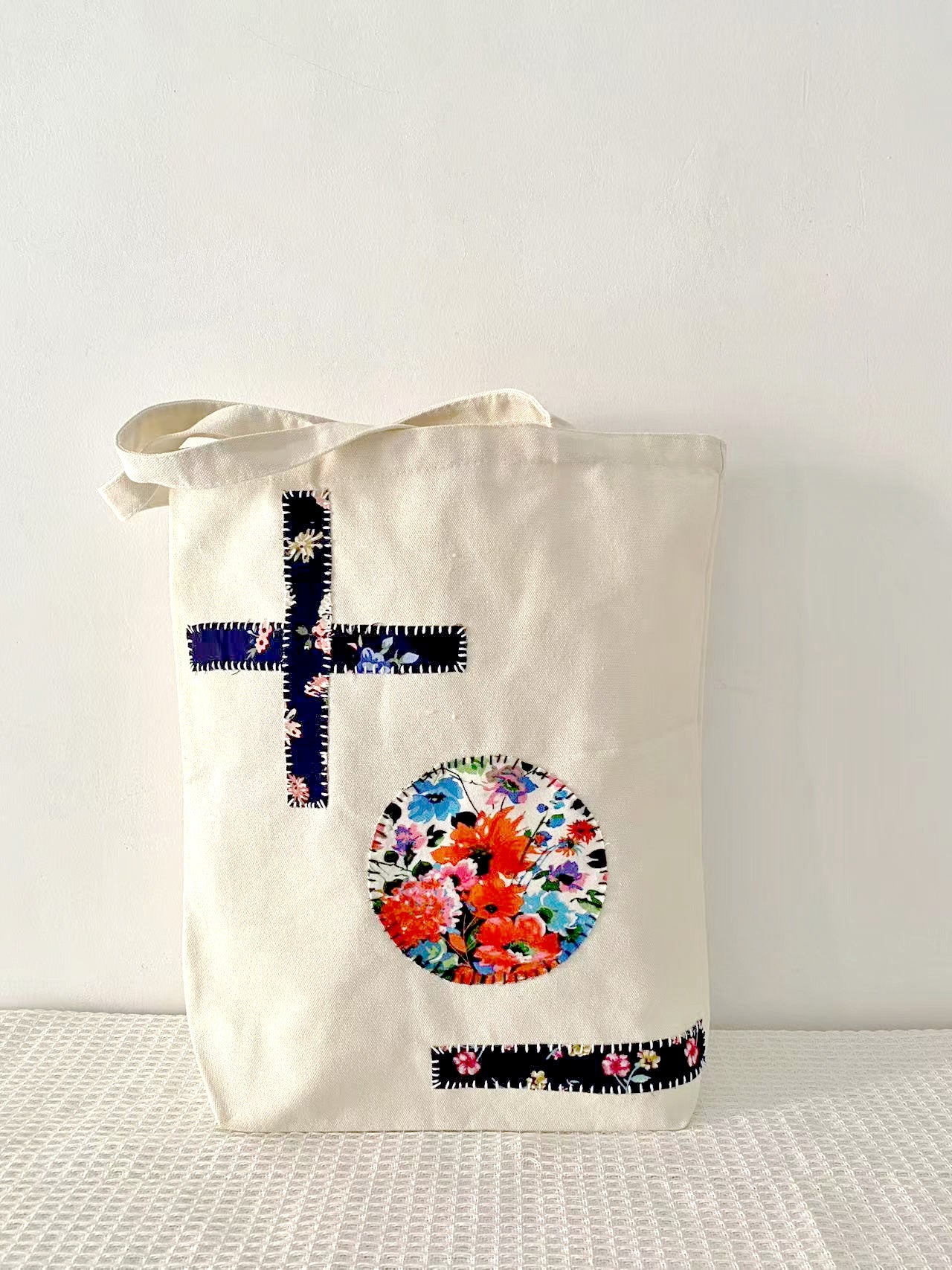 Customizable Large Capacity Canvas Bag With Hand-Sewn Patterns