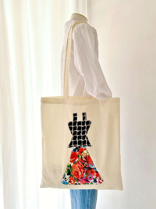 lightweight large capacity tote bag for women stylish streetwear outfit