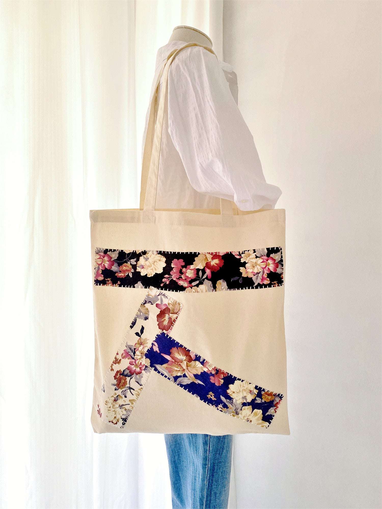 high-quality large-capacity tote bag for women with modern design