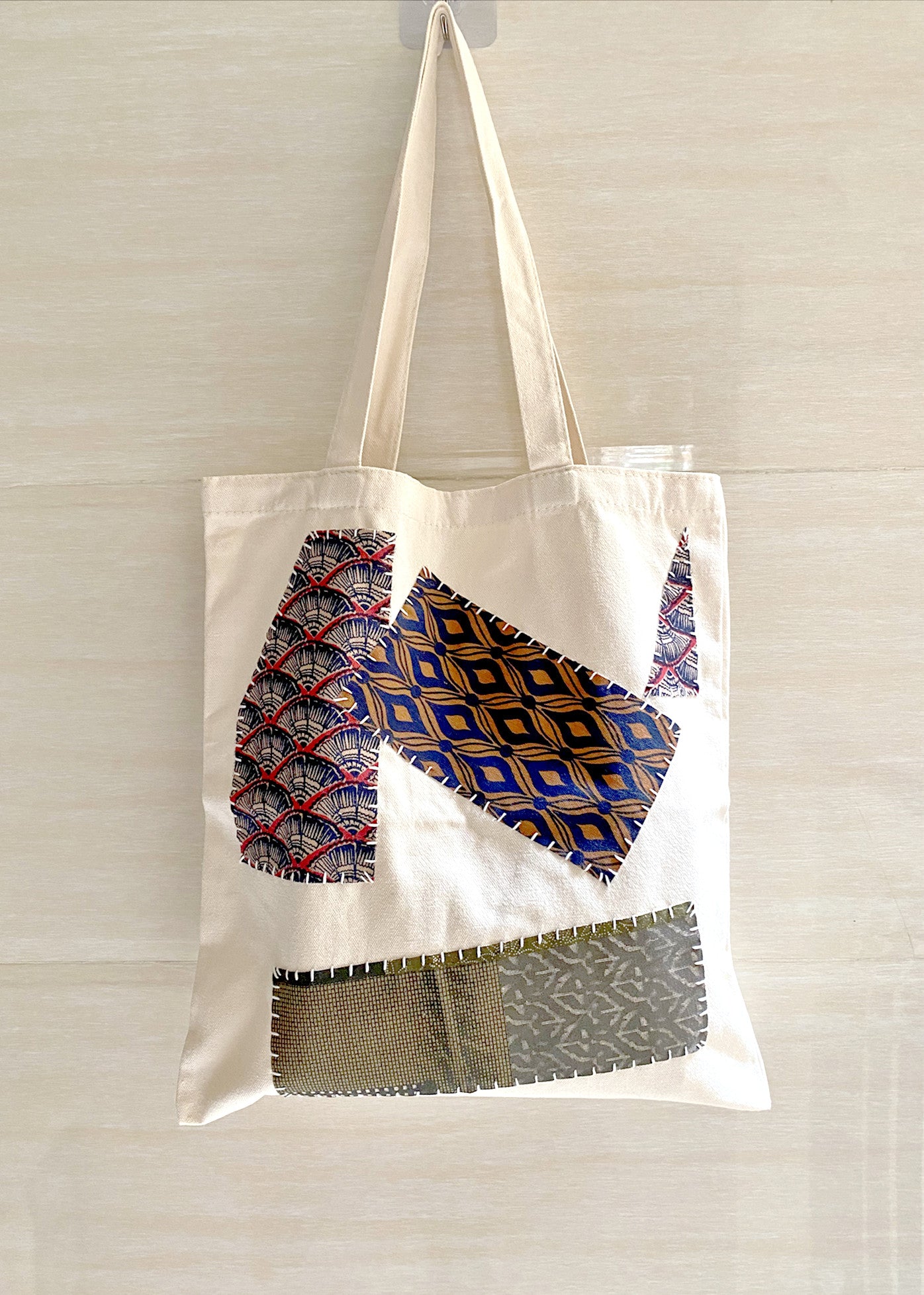 Large Capacity Eco-Friendly Canvas Tote for Shopping and Travel