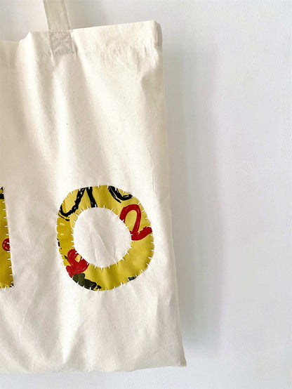women’s casual shoulder bag with roomy interior for everyday essentials
