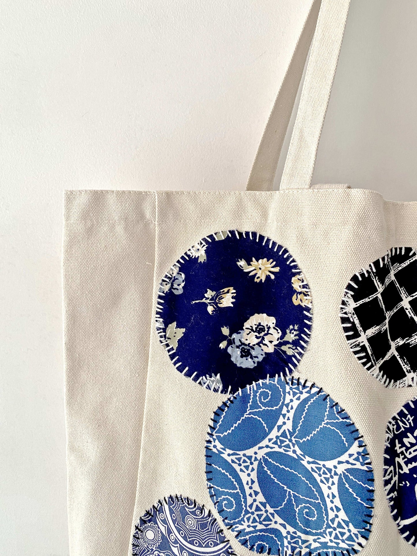 trendy tote bags for summer beach days