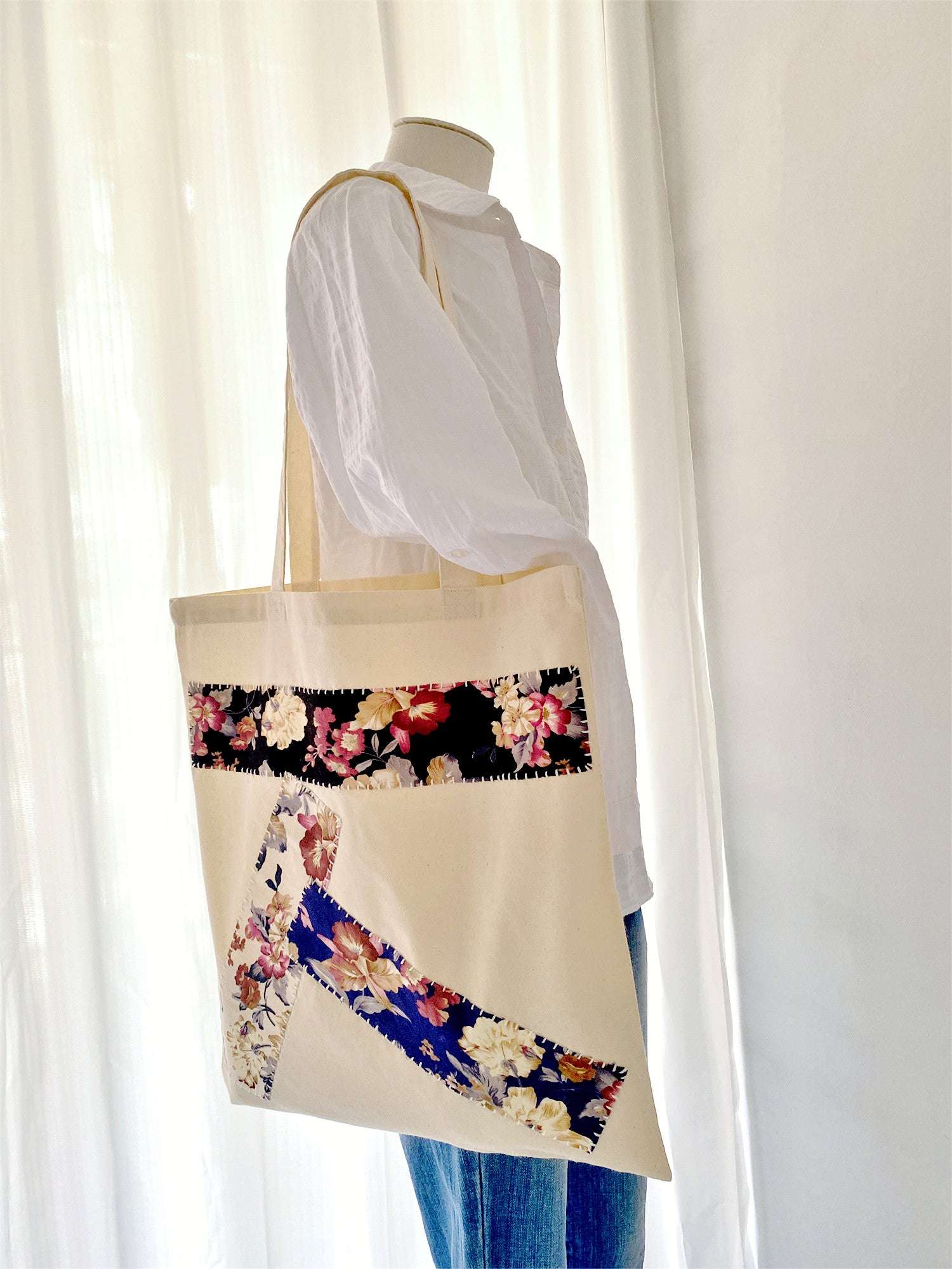 women’s spacious shoulder bag for stylish and practical everyday use