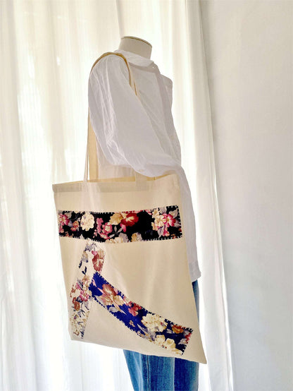 women’s spacious shoulder bag for stylish and practical everyday use