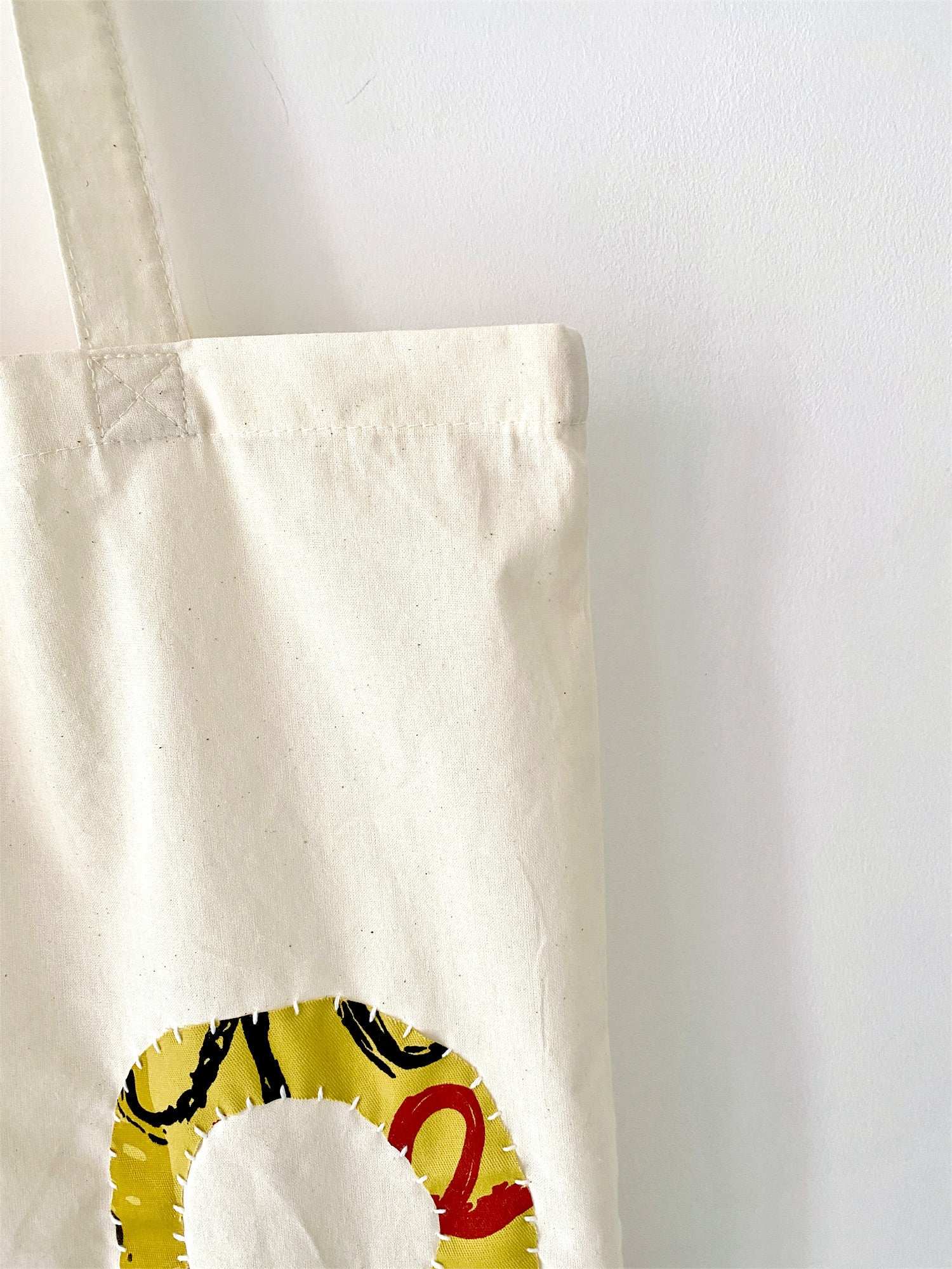 elegant and simple shoulder bag for women who love chic streetwear