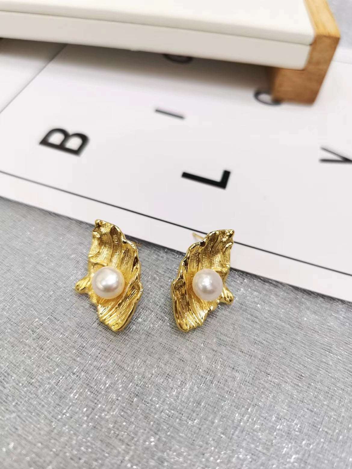 Handmade Natural Pearl Gold Ear Studs woyaza