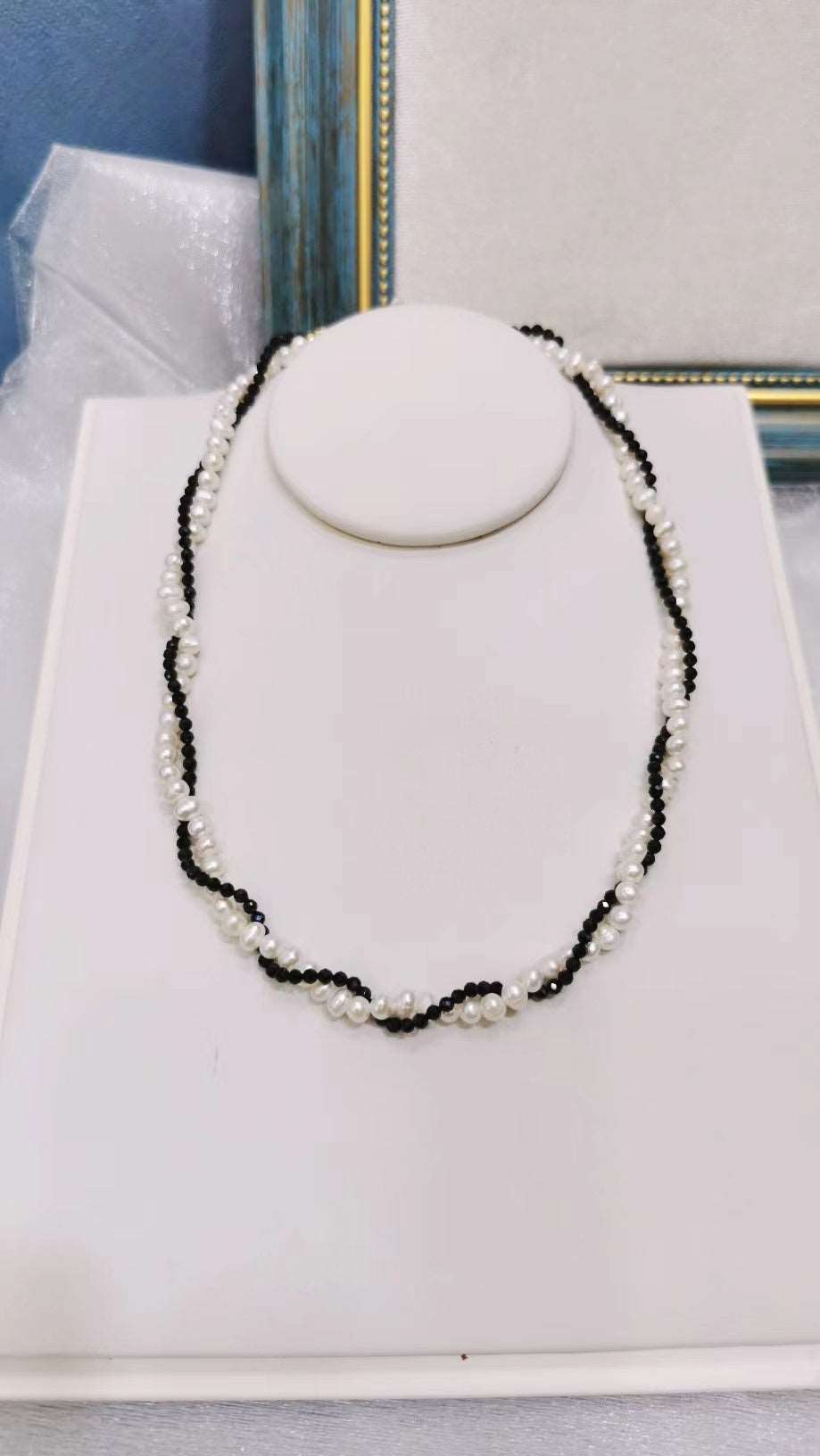 Handmade Pearl and Crystal Necklace woyaza