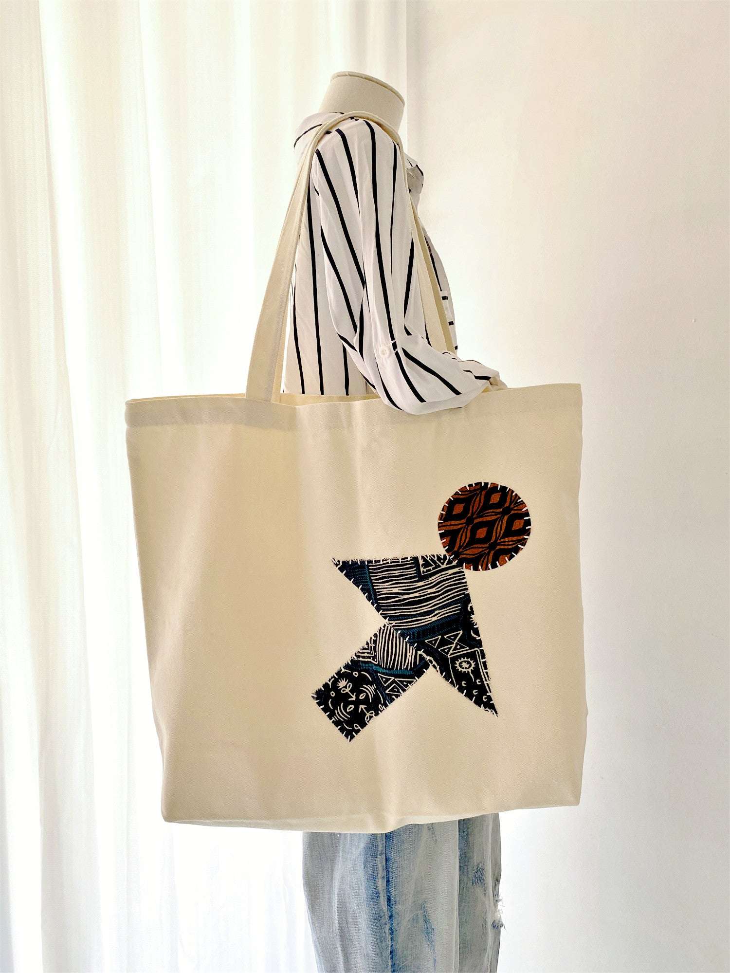 Elegant Handmade Shoulder Bag With Sustainable Materials And Creative Patterns