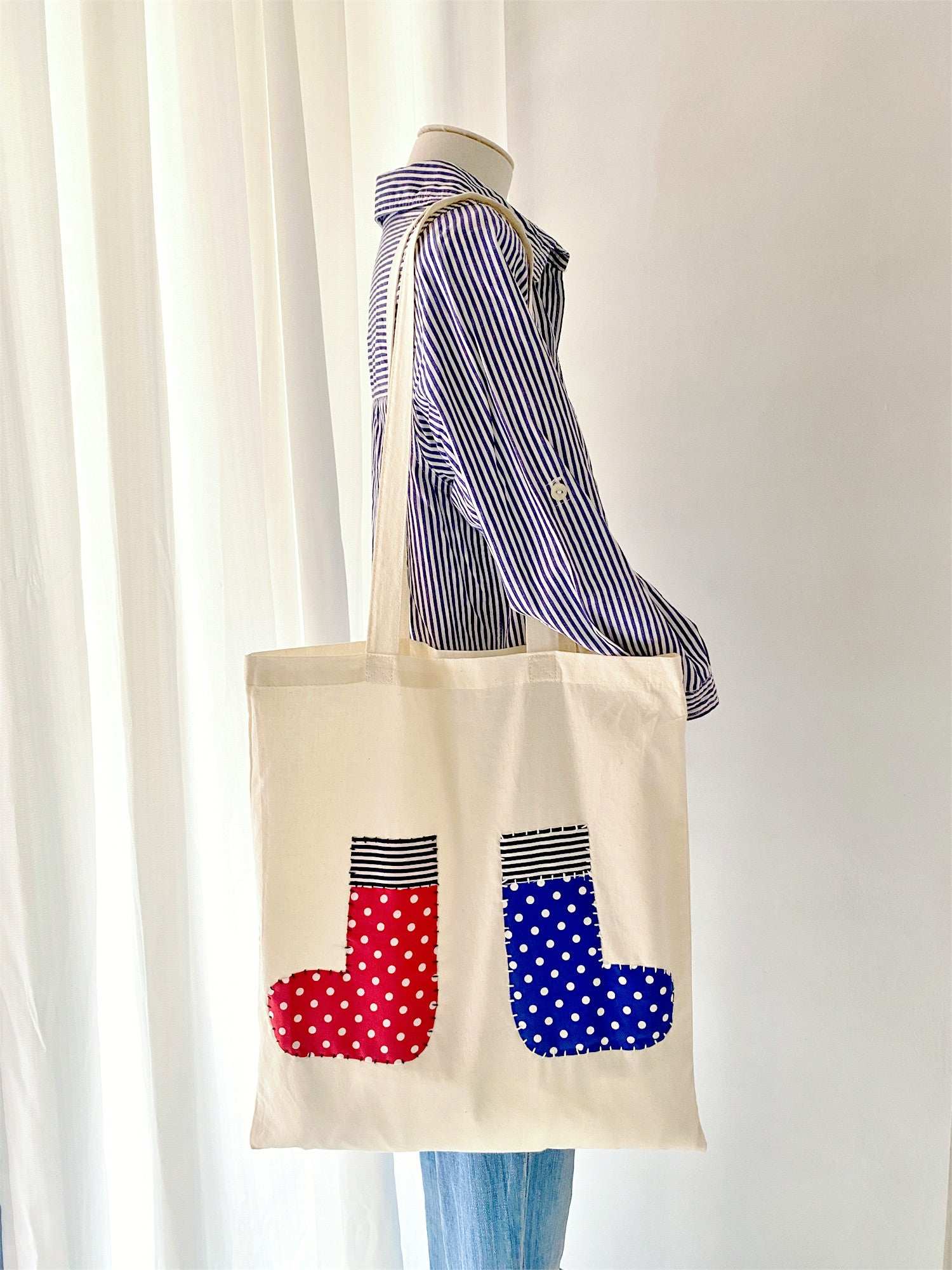 Feminine Handcrafted Shoulder Bag with Subtle Details