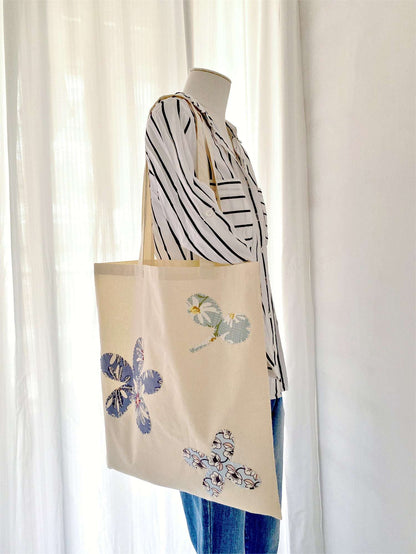 elegant oversized women’s tote bag, perfect for work or travel
