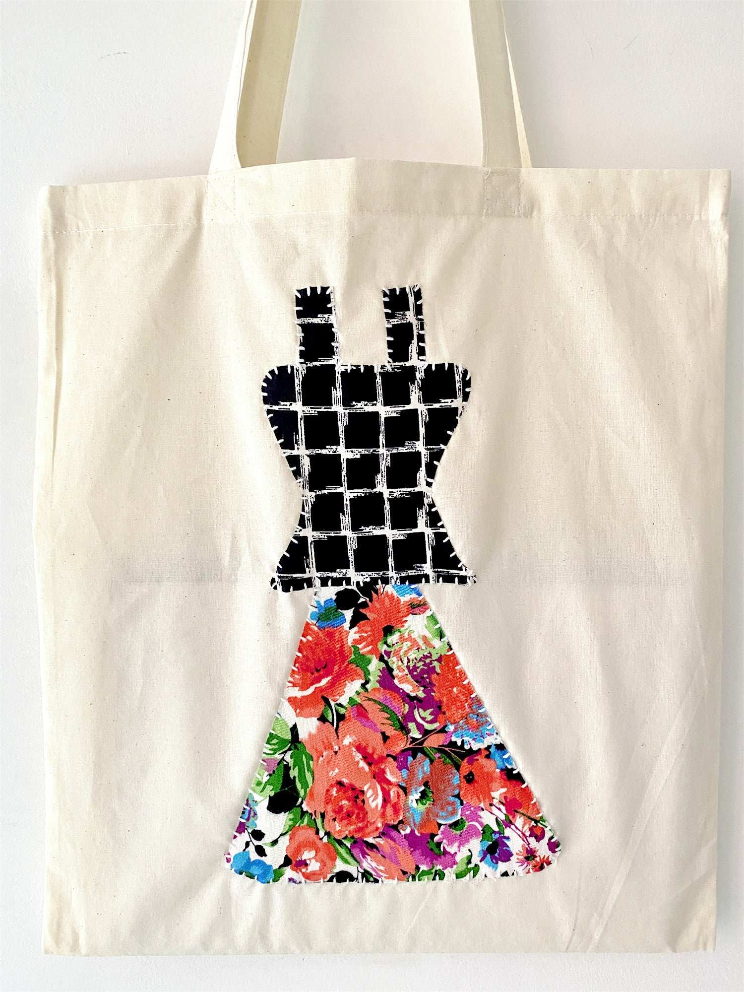 large women’s tote bag with ultra lightweight material for casual outfits