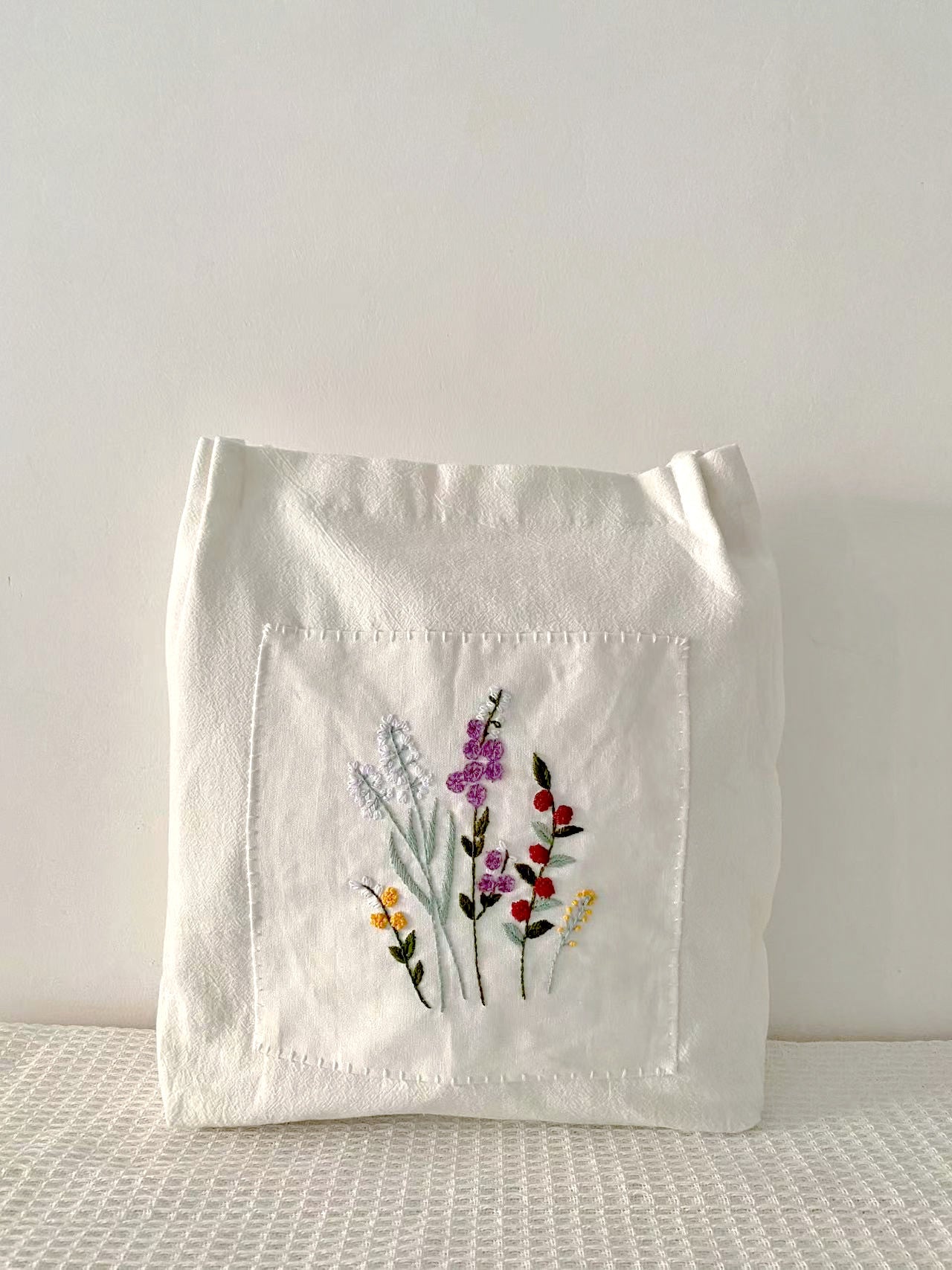 Sustainable Canvas Tote Bag for Daily Use with DIY Hand-Embroidered Designs