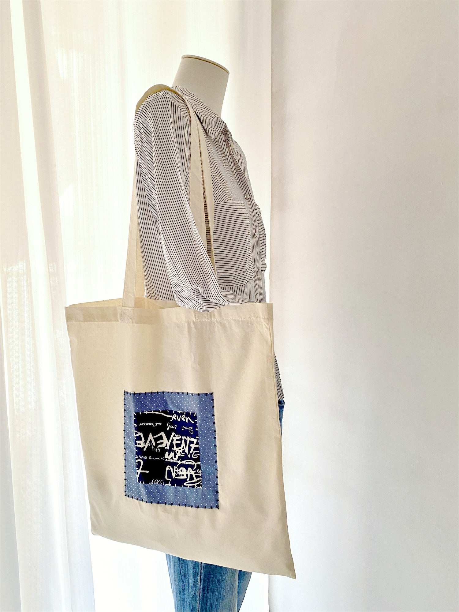 minimalist design lightweight shoulder bag for women casual streetwear