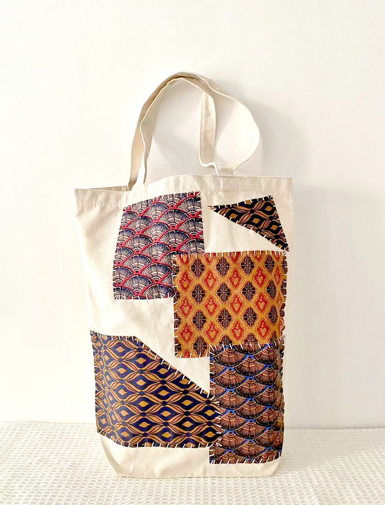 Artistic Patchwork Canvas Bag for Sustainable Lifestyle Advocates