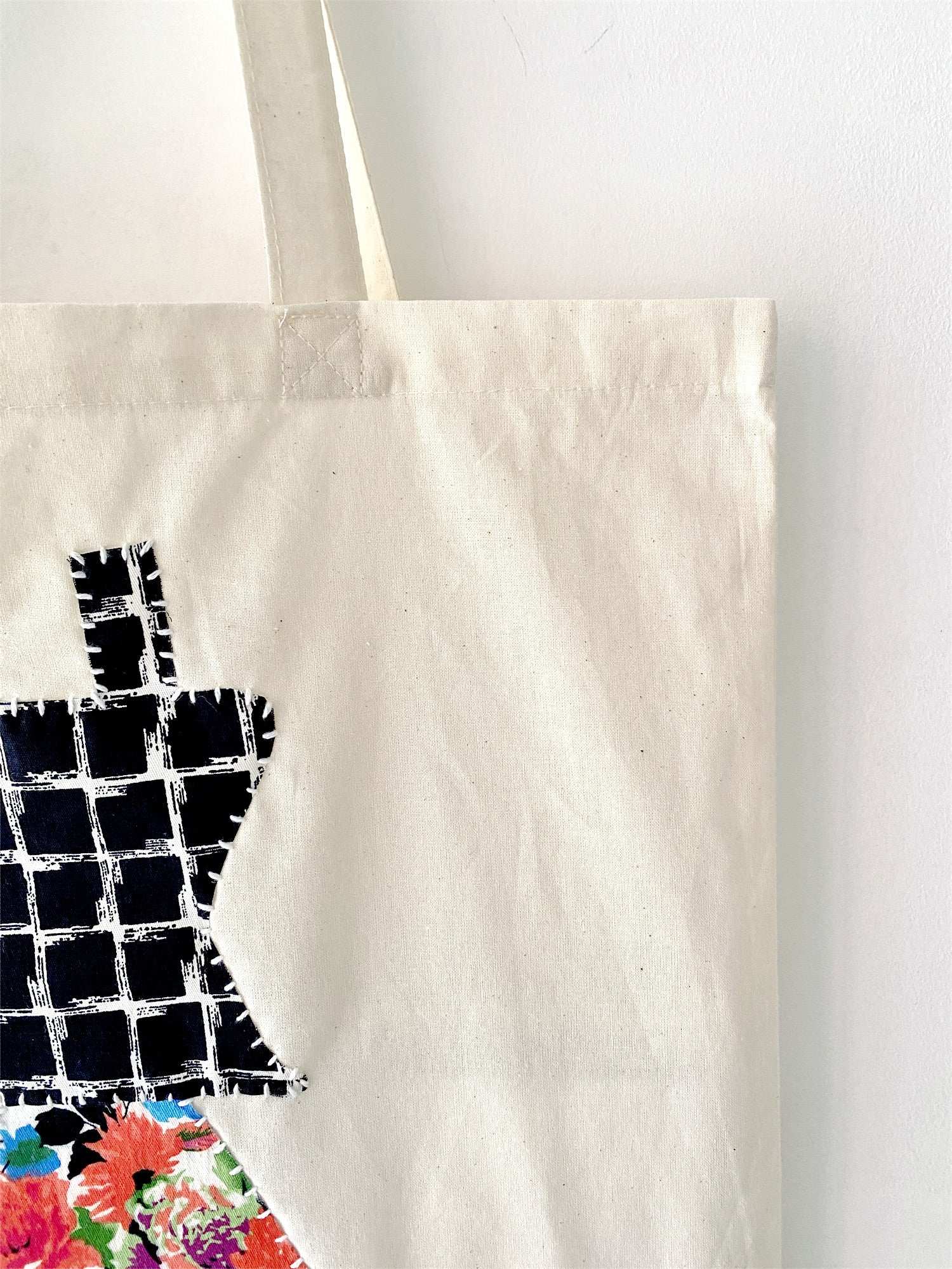 large tote bag for women who prefer lightweight and sleek fashion bags