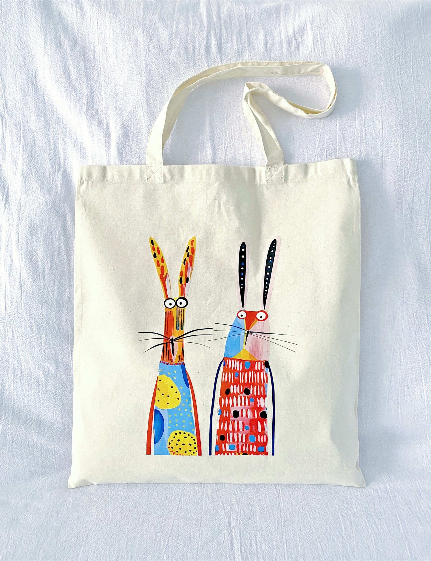 Relaxed and minimalist cotton tote perfect for café dates or Sunday strolls.