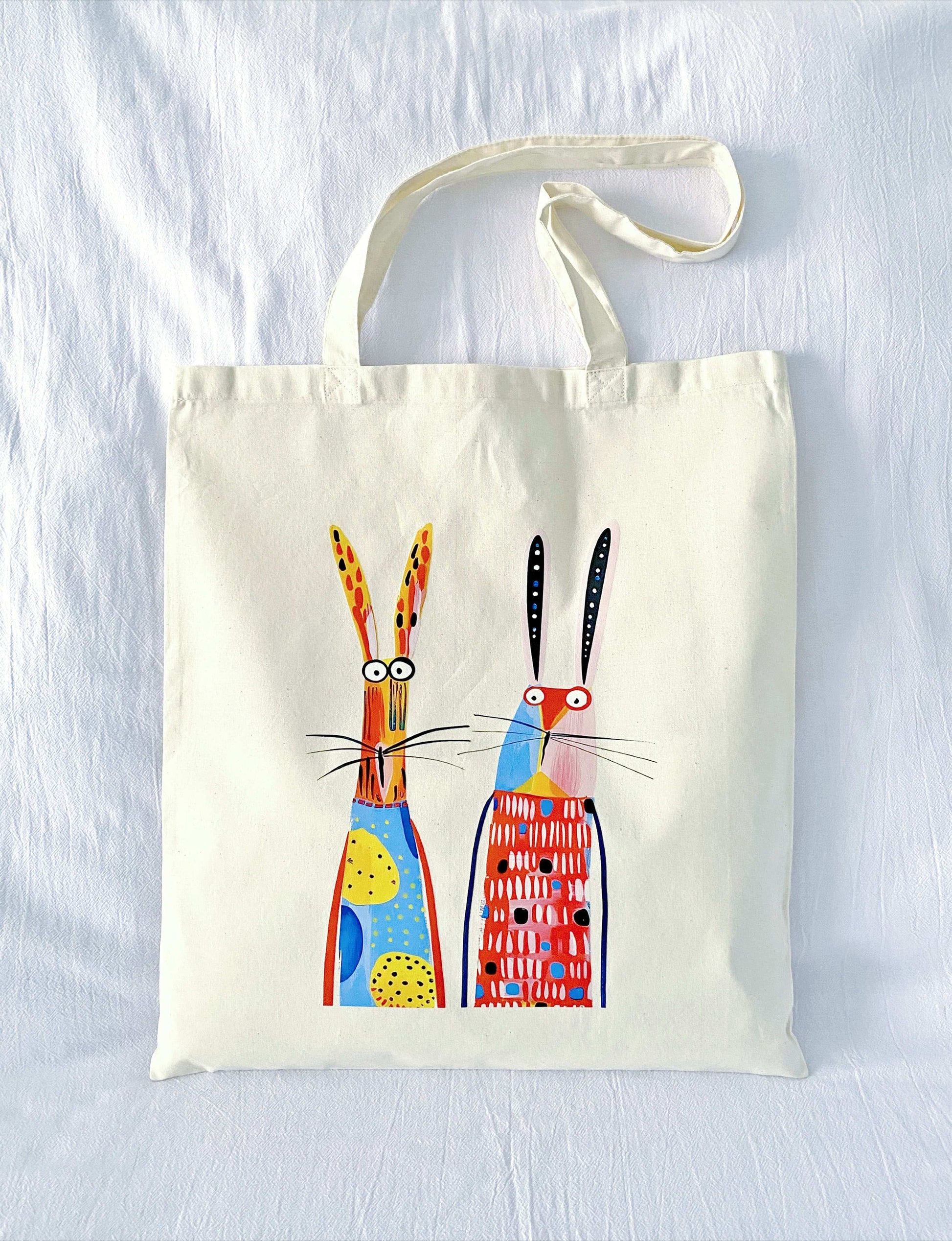 Relaxed and minimalist cotton tote perfect for café dates or Sunday strolls.