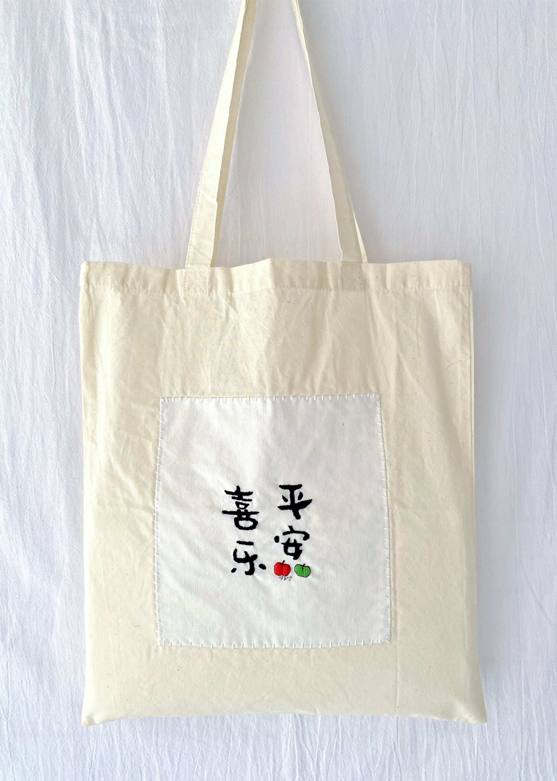 relaxed style women’s tote with hand stitched flower details