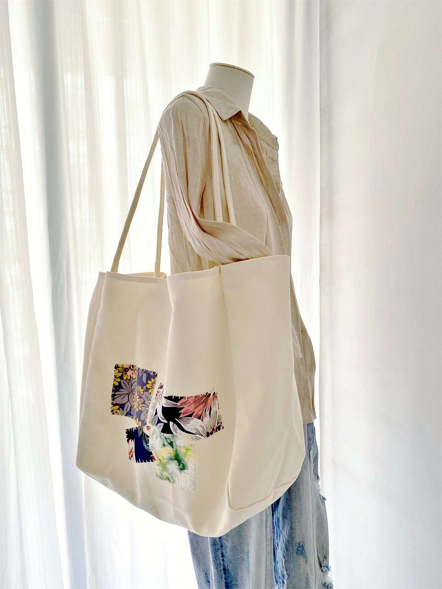 Eco-durable shoulder tote for women, blending natural sustainability with handmade artistic patches for distinctive gifting