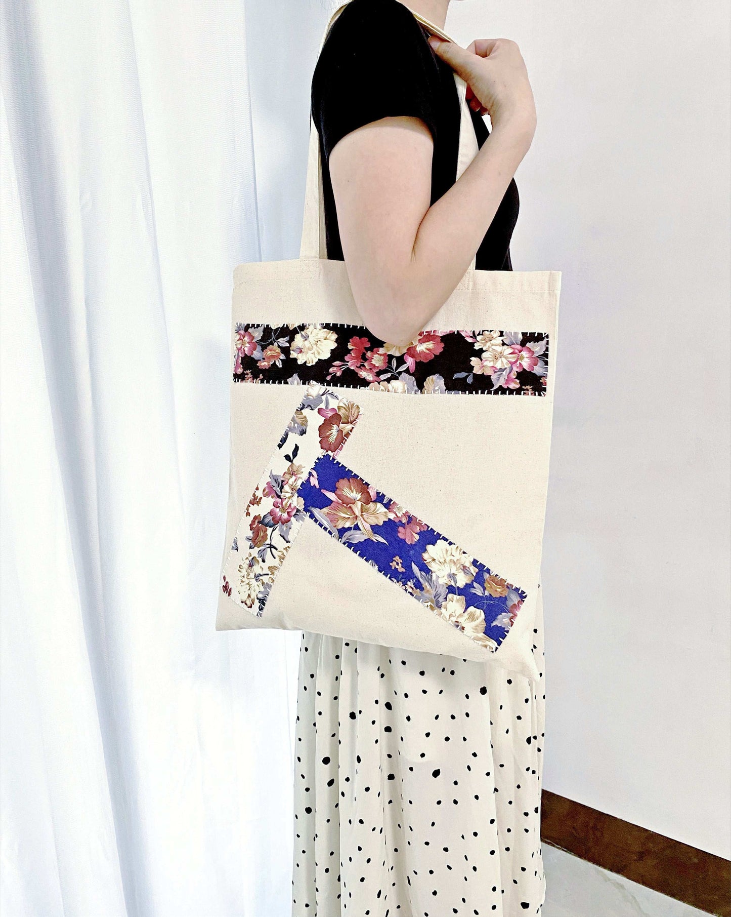 natural cotton canvas shoulder bag for weekend walks and coffee moments